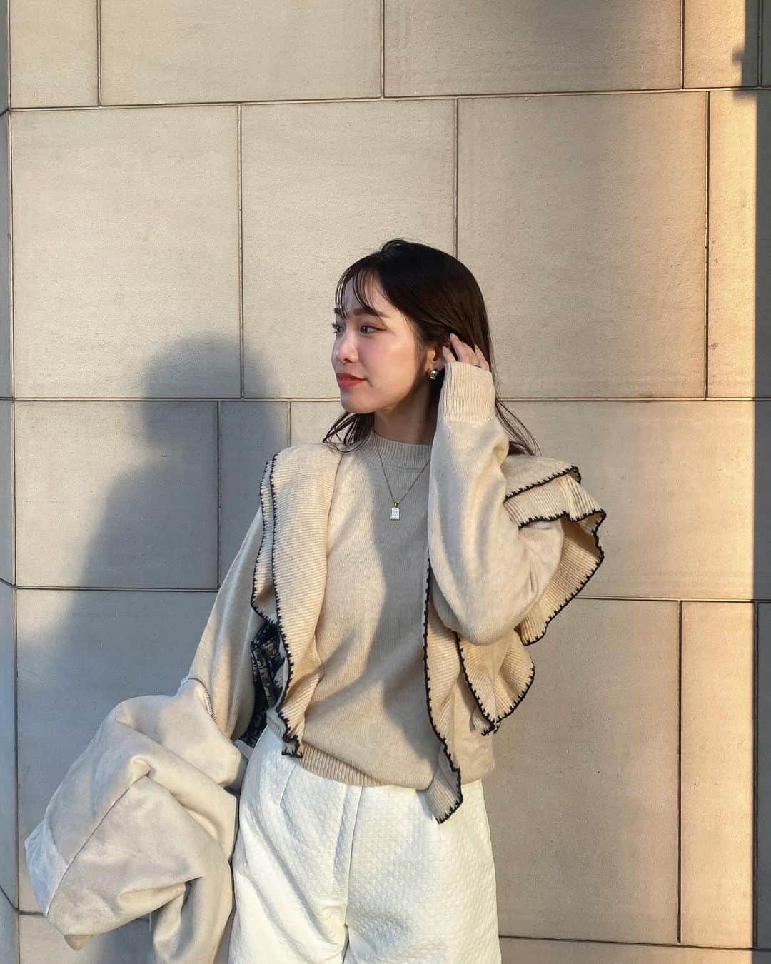 藤森マリナさんのインスタグラム写真 - (藤森マリナInstagram)「おはようございます🤍 あっというまに11月最後の月曜日 今週も頑張っていきましょう ( ˇ◡ˇ) ⠀ ⠀ ⠀ 写真は昨日の #まりなはんコーデ  ニット・ショートパンツ・ピアスが ▶︎ @shein_japan  SHEINから日本人向けのブランド FRIFULが新しく誕生🎂 日本人の身長や体型に合わせた つくりになっているので サイズ選びがしやすくなりました🤍✨ ⠀ ⠀ ⠀ 今回私が来ているのも上下ともFRIFUL🫶🏻 オフホワイトコーデ🤍 お上品で細見えでめっちゃお気に入り☺️✨ プチプラで綺麗なお姉さんになれるよっ🎀 【商品ID】 tops・・・24432362 pants・・・24365112 ⠀ ⠀ ⠀ 他のインフルエンサーさんたちも載せてるけど 今回も私もお得なクーポンコード頂いているので 是非使ってください⭐️⭐️⭐️ 最大20%オフになります🉐 【クーポンコード】 FRIFUL356 ※2023/12/31まで有効 ⠀ ⠀ ⠀  ⠀ ⠀ ⠀ #SHEIN#FRIFUL#SHEINコーデ#BeSHEINモデル#PR#SHEINコーデ#shein購入品#秋コーデ#ホワイトコーデ#オフホワイトコーデ#xexwest#ランチショー」11月27日 7時28分 - maaarina0806