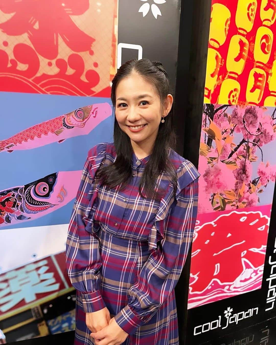 関根麻里のインスタグラム：「ニッポンの自転車はＣＯＯＬ！いま世界が注目する宮崎生まれの「人力アシストギア」の技術に驚きました！これで坂道も楽にのぼれる？いまや五輪の正式種目、日本生まれの「ケイリン」。お客さんが第一！街の自転車屋さん外国人が驚く日本の自転車を大特集。 ぜひご覧ください！  NHK-BS1 『COOL JAPAN』 〜発掘!かっこいいニッポン〜 外国人の視点で日本文化の魅力を再発見！  「自転車 Bicycles」  11月27日(月)午後5:00〜6:45  blouse、skirt @la_boutique_bonbon_official earrings @ambrose__official」
