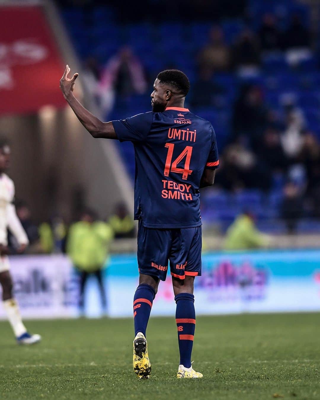 リーグ・アンのインスタグラム：「🦁🔙 A special night for @samumtiti 🔛🐶 !  #Ligue1UberEats #Umtiti」