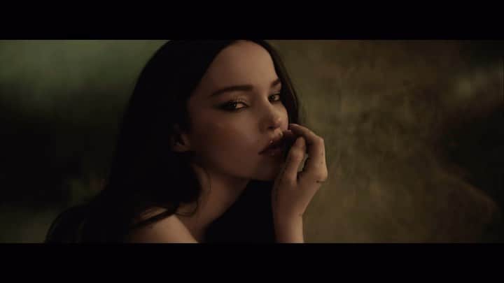 ダヴ・キャメロンのインスタグラム：「11/28 🌙🦂⏳」