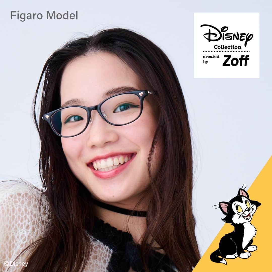 Zoff Officialのインスタグラム：「ファンと創る 夢のディズニーデザインメガネ「Disney Collection created by Zoff “＆YOU”」発売！  < FIGAROモデル> 『ピノキオ』に登場する黒猫フィガロのかわいいを詰め込んだデザイン。猫耳をイメージしたフロントがポイント  品番｜ZF231024_14E1　 ¥11,100（税込・セットレンズ代込） ※専用メガネケース＆メガネ拭き付き  「Zoff Disney Collection created by Zoff “＆YOU”」は、シリーズ10周年を記念し、「ファンと創る 夢のディズニーデザインメガネ」としてスタートしたディズニーファンとの共創プロジェクトから生まれた新コレクションです。  #Disney #Zoff #Zoff_DisneyCollection10th #disney#FIGARO #disney好き#ディズニー好き#フィガロ #メガネ#伊達メガネ#伊達メガネコーデ#メガネ女子#ゾフ#メガネ#メガネ男子#ファッション#コーディネート#コーデ#メガネコーデ方#メガネファッション#ダテメガネ#glasses#eyewear#eyewearstyle#eyewearfashion#eyewearbrand#fashion#styling」