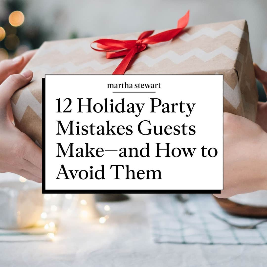 マーサ・スチュワートのインスタグラム：「With the holidays approaching, invitations to festive gatherings and intimate dinner parties are on the horizon. But before you accept those invites, you may want to brush up on your etiquette skills. After all, there's no time like the present to ensure your manners are top-notch before you head out to a full social calendar of events. From regifting within the same social circle to overstaying your welcome, head to the link in our bio to read what things you shouldn't do at a holiday party, according to etiquette experts.」