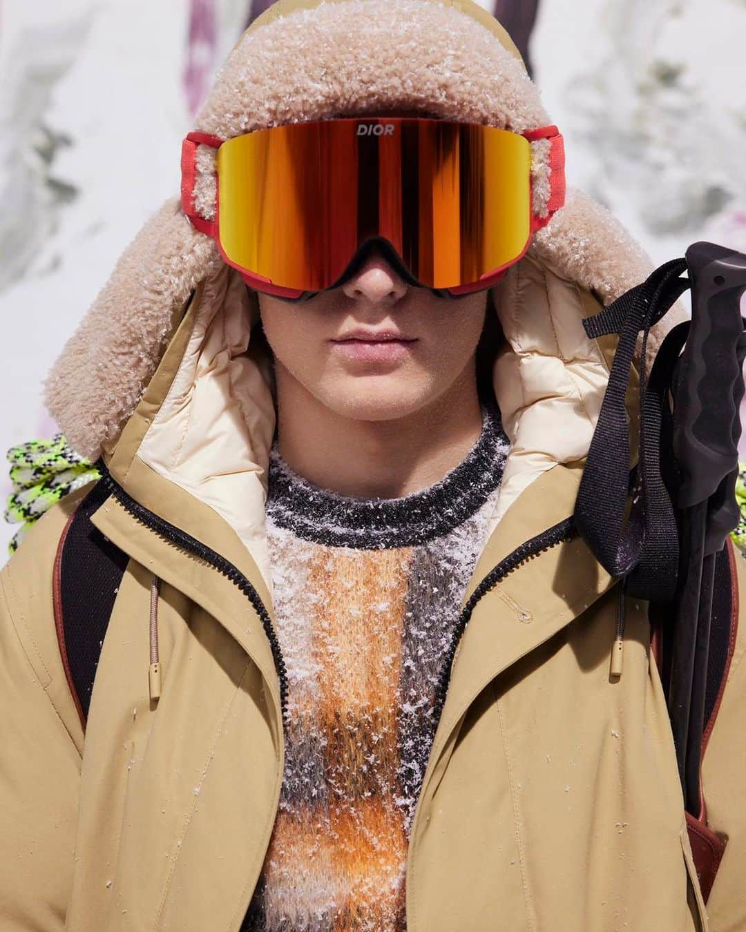 クリスチャンディオールのインスタグラム：「Discover the #DiorSki capsule from #DiorSpring24 by @MrKimJones, fusing form, function and technical ingenuity on a wardrobe tailored to combine the pleasure of speed with safety while standing out on the slopes. Technical expertise meets with Dior's couture spirit, offset with playful creative twists by artist Peter Doig.  © @Jackie_Nickerson」