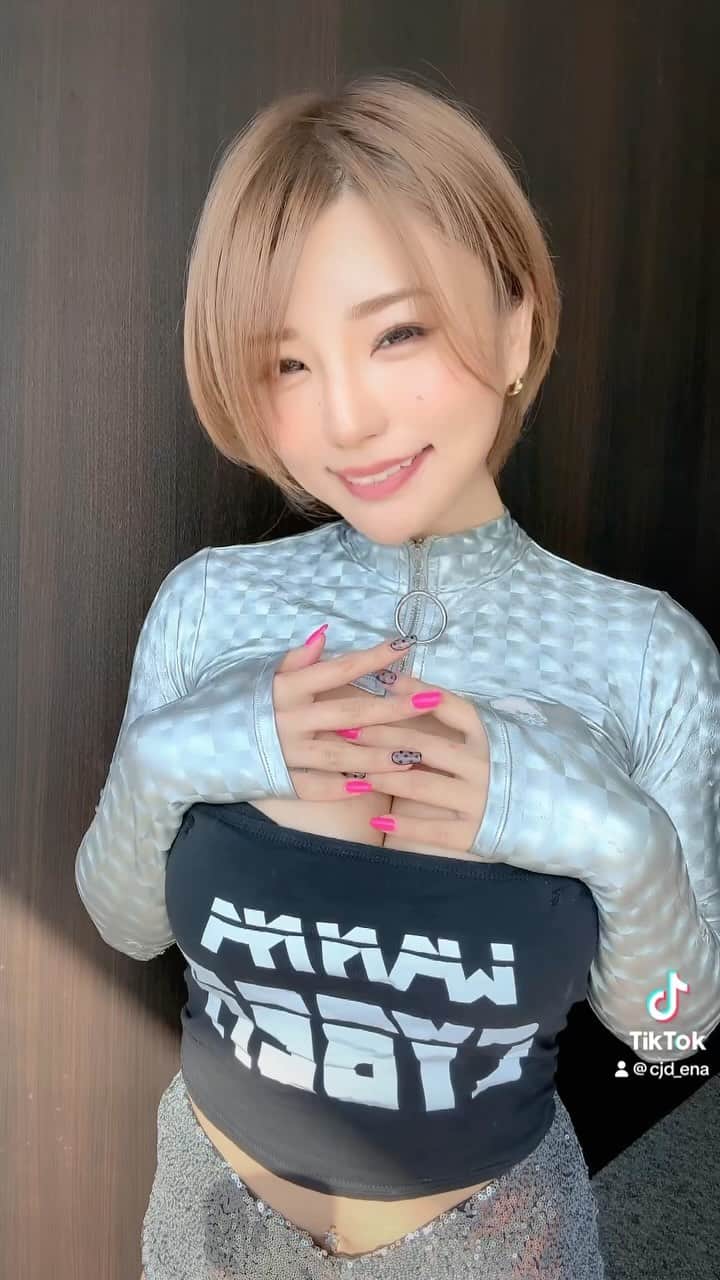 ENAのインスタグラム：「🚤ボートレースバラエティ🚤ブッちぎリィ‼︎✨生配信で、広島の宮島ボートレース場にお邪魔しました♪ 見てくださった方ありがとうございました☺️  世界遺産が見えちゃう宮島ボートレース場⛩️ &CYBERJAPANボートレース部をよろしくお願いします！✨ ボートレースを100倍楽しめる、ボートレース部への入部リンクはハイライトから😆(🚤入会費などは一切ありません)」