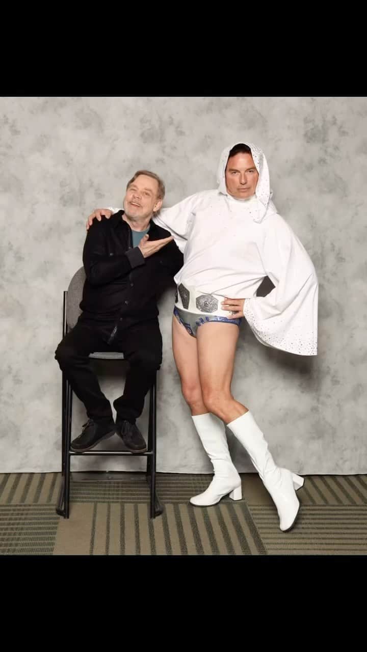 ジョン・バロウマンのインスタグラム：「His sister from another mister?  Princess Sleia #princesssleia  @epicphotoops @fanexposf @markhamill」