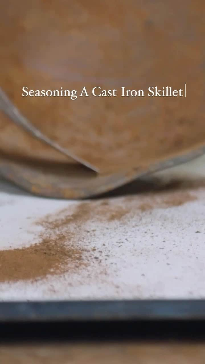 HGTVのインスタグラム：「The more you know ✨  Have you ever seasoned a cast iron skillet? 🍳  #HGTVHowTo」