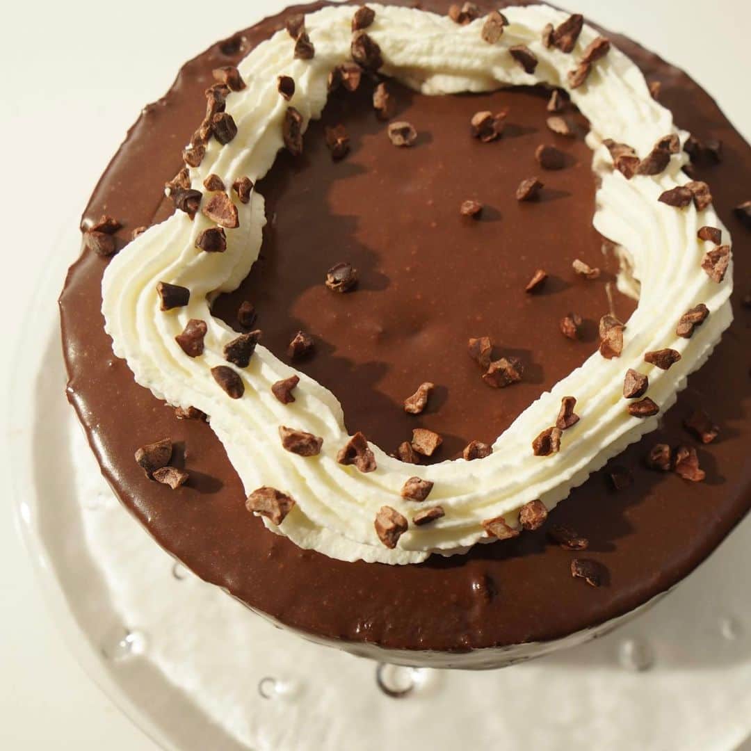 つくるたべるハナメのインスタグラム：「今夜はチョコレートケーキを食べる動画をアップ予定です。 #動画更新のお知らせ #チョコレートケーキ #ケーキ」