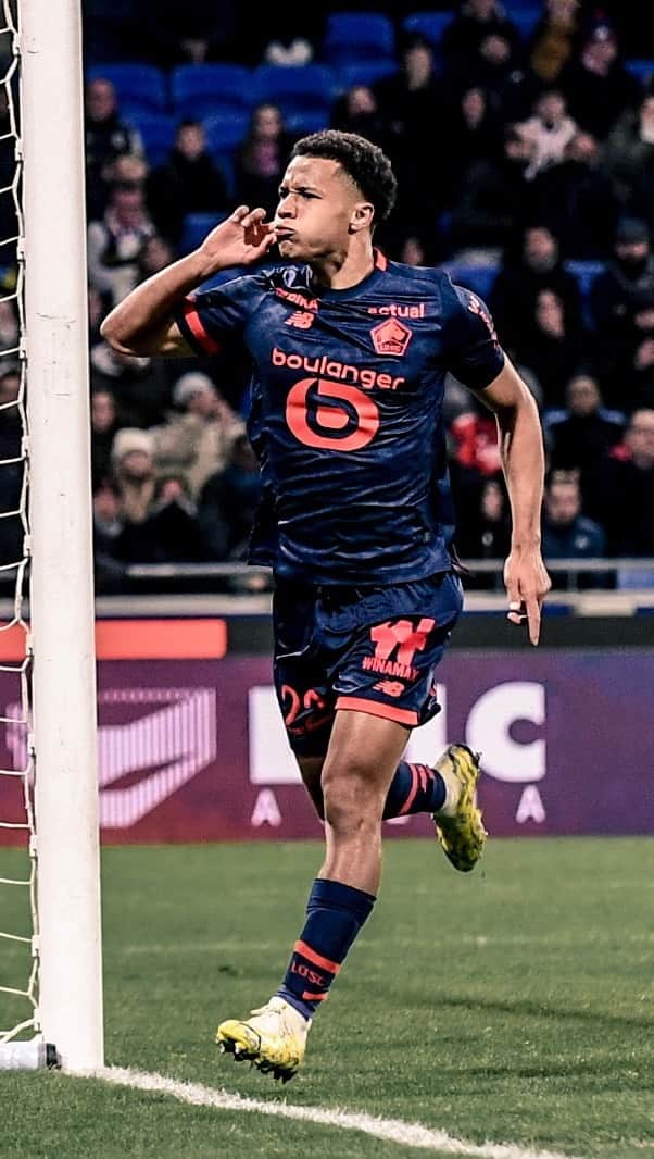 リーグ・アンのインスタグラム：「☝️⚽️ What a (first) goal from Tiago Santos 🤯 🇵🇹 !  #Ligue1UberEats #LOSC」