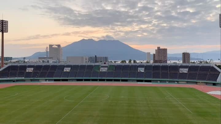 鹿児島ユナイテッドFCのインスタグラム：「2023.11.26@白波スタジアム🌋🏟️  #鹿児島ユナイテッドFC #Jリーグ #白波スタジアム #鹿児島県　#鹿児島市 #桜島」