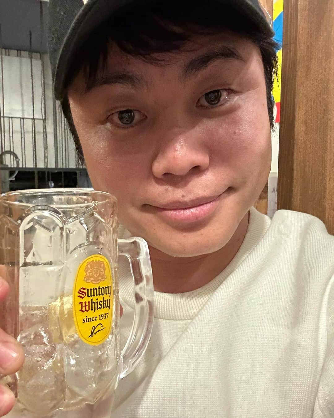 井上裕介のインスタグラム：「久々、男飲み  #男飲み #ノンスタイル井上 #グッドウォーキン上田 #バケモン先生  #ただの友達 #ずっと #恋バナ #頭の中 #中学生」