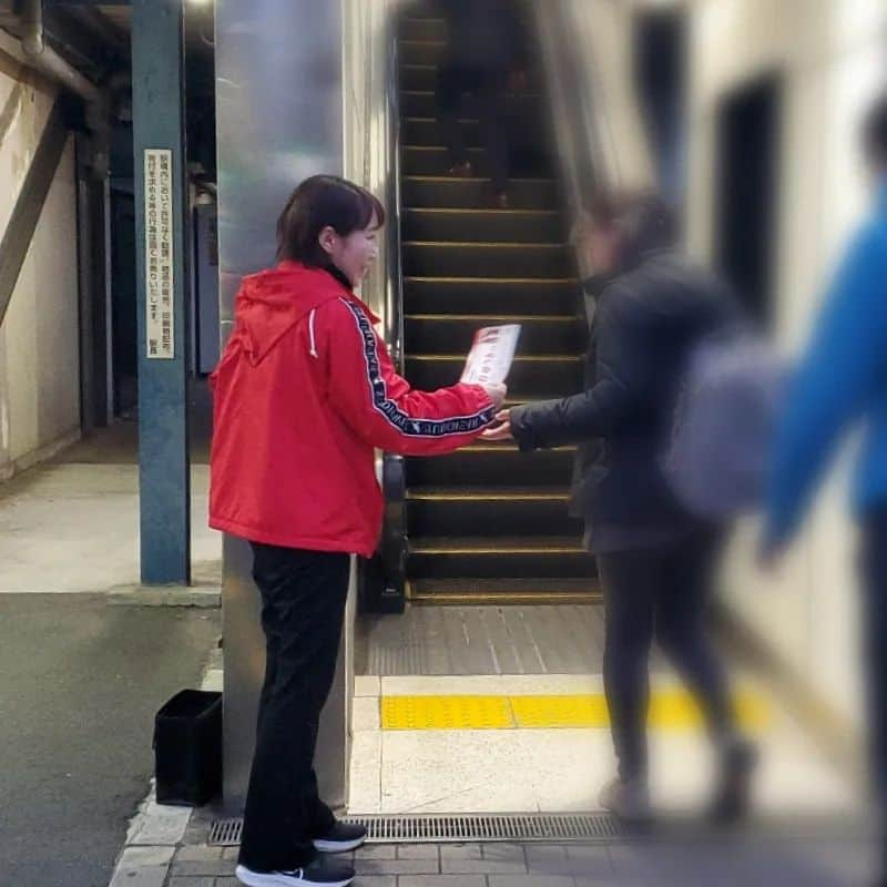 水野友貴さんのインスタグラム写真 - (水野友貴Instagram)「おはようございます。 本日は天王台駅南口にてゆうき部と朝練(議会報告の駅頭活動)を行いました。 今朝も身体の芯から冷えてしまいました。 一緒に立ってくださったゆうき部の皆様、駅ご利用の皆様、本当にありがとうございます。  反対の天王台駅北口では【しばたまよ】さんが駅頭活動されていました。 終盤に合流した際に市民から 「当選したの？どうだったの！？」と聞かれ、当選報告をしたら、大変喜ばれていました☺️  #千葉県議会議員 #水野ゆうき #駅頭 #駅頭活動 #朝練  #我孫子ゆうき部  #我孫子 #天王台 #天王台駅」11月27日 8時33分 - mizunoyuuki