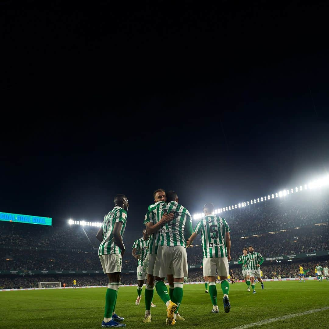 レアル・ベティスのインスタグラム：「𝟏𝟕/𝟐𝟏 puntos en casa.  ¡Buenas noches!  #DíaDeBetis」