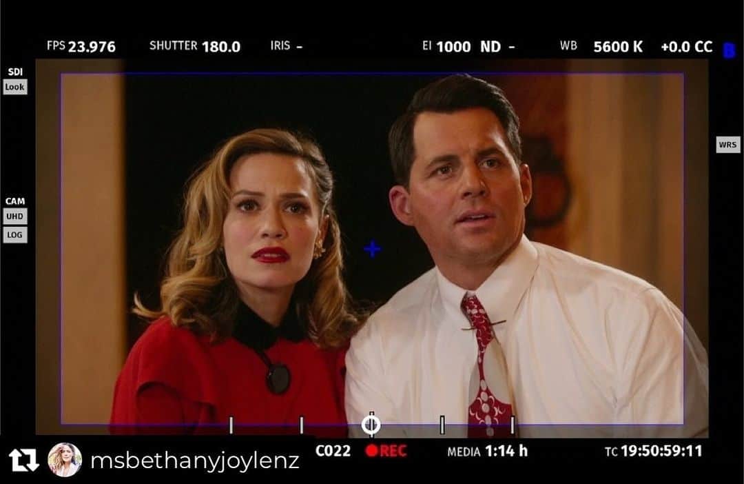 シャロン・ローレンスのインスタグラム：「Two of my favorite people in the a movie shot at one of the most beautiful places in my home state of N.C? It’ll be playing on a loop on @hallmarkchannel  Repost from @msbethanyjoylenz • Here Already!? That’s right, kids, a swell new holiday movie is coming your way tomorrow at 8/7c on Hallmark. Time travel, old Hollywood, and the stunning @biltmoreestate on @hallmarkchannel #ABiltmoreChristmas @polahaha」