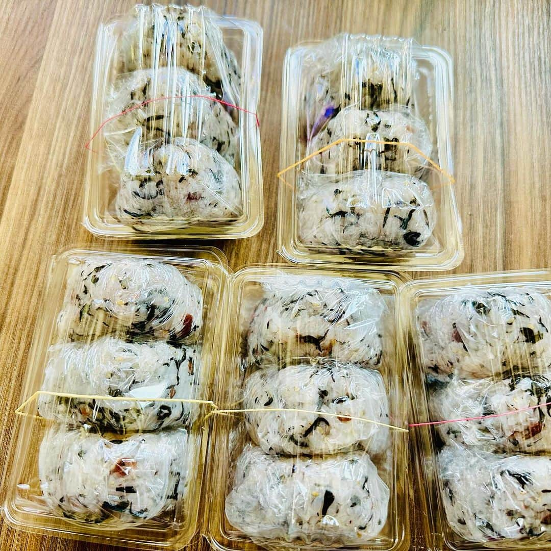 川原由維さんのインスタグラム写真 - (川原由維Instagram)「梅の実ひじきの🍙  福岡の名物梅の実ひじき♡ 美味しいんだよね〜😋🤤  #梅の実ひじき #おにぎり  #」11月27日 8時55分 - yui5520