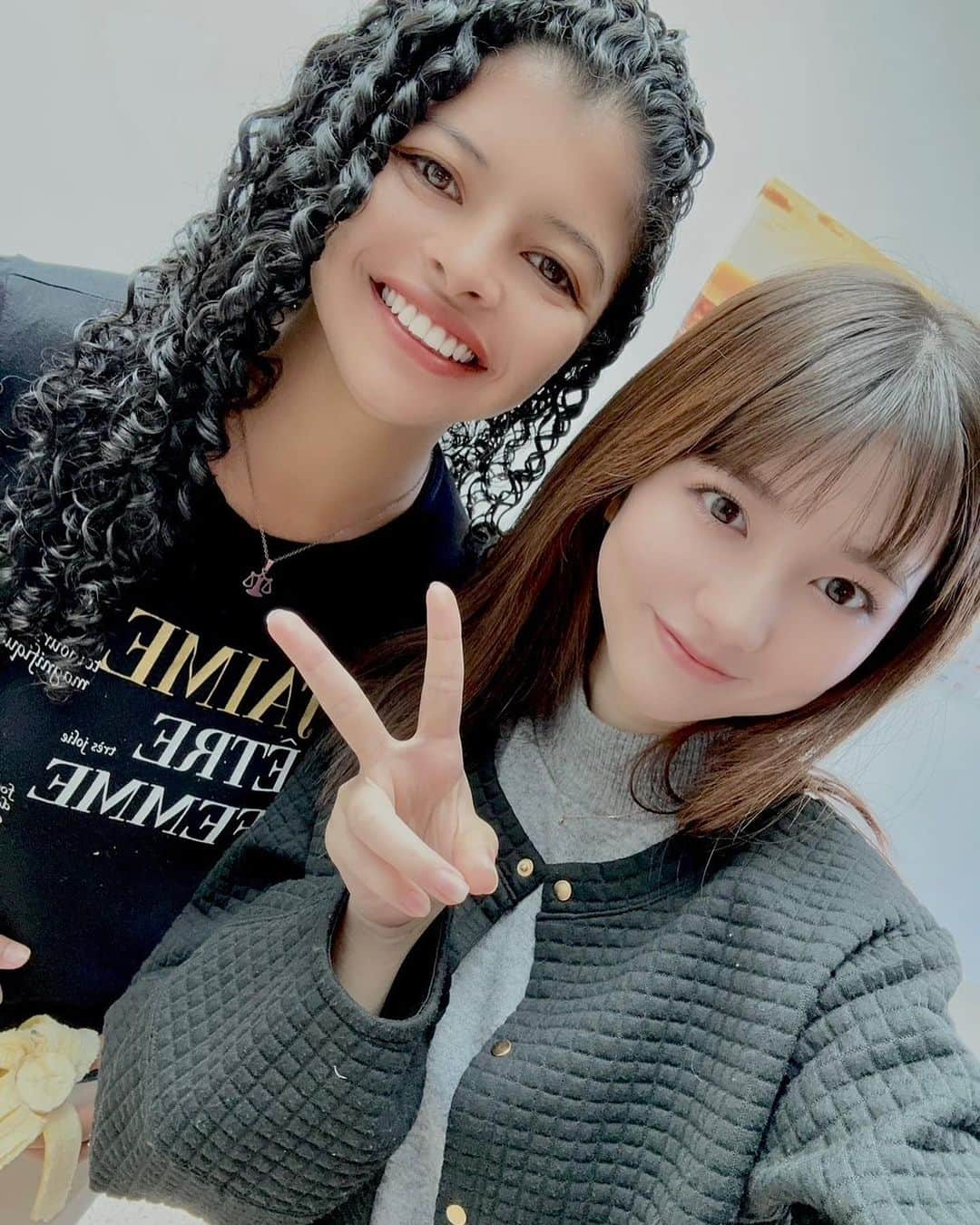 せきぐちりささんのインスタグラム写真 - (せきぐちりさInstagram)「今回のマルタ留学では、マルタ留学メイトさんに手配いただいたAtlas Language校にお世話になりました！  授業は英語のレベル別クラスで受けられ、授業後は 3枚目の動画にあるようなアクティビティにも参加することができます🏐🏃🏻‍♀️  私はバレーボールなどのアクティビティに参加してそこで仲良くなった人達と一緒にご飯を作ったり、観光したりしました🍚(6枚目の写真の時は日本人はカレー🍛と照り焼きチキン🐓、韓国人がチゲ鍋、トルコ人がトマトスープを作ってみんなでシェアしたよ😋🍽)  様々な国の人達と異文化交流できて、とてもいい機会になりました🙌🏻✨️   #PR  #マルタ島  #留学    ⁡‥‥‥‥‥‥‥‥‥‥‥‥‥‥‥‥‥‥‥‥‥‥‥‥ ルクセンブルク🇱🇺在住。19歳。 ルクセンブルクやヨーロッパの旅行写真たくさん載せてるので是非みてね📸 @risa_s_lisa ‎‥‥‥‥‥‥‥‥‥‥‥‥‥‥‥‥‥‥‥‥‥」11月27日 9時00分 - risa_s_lisa