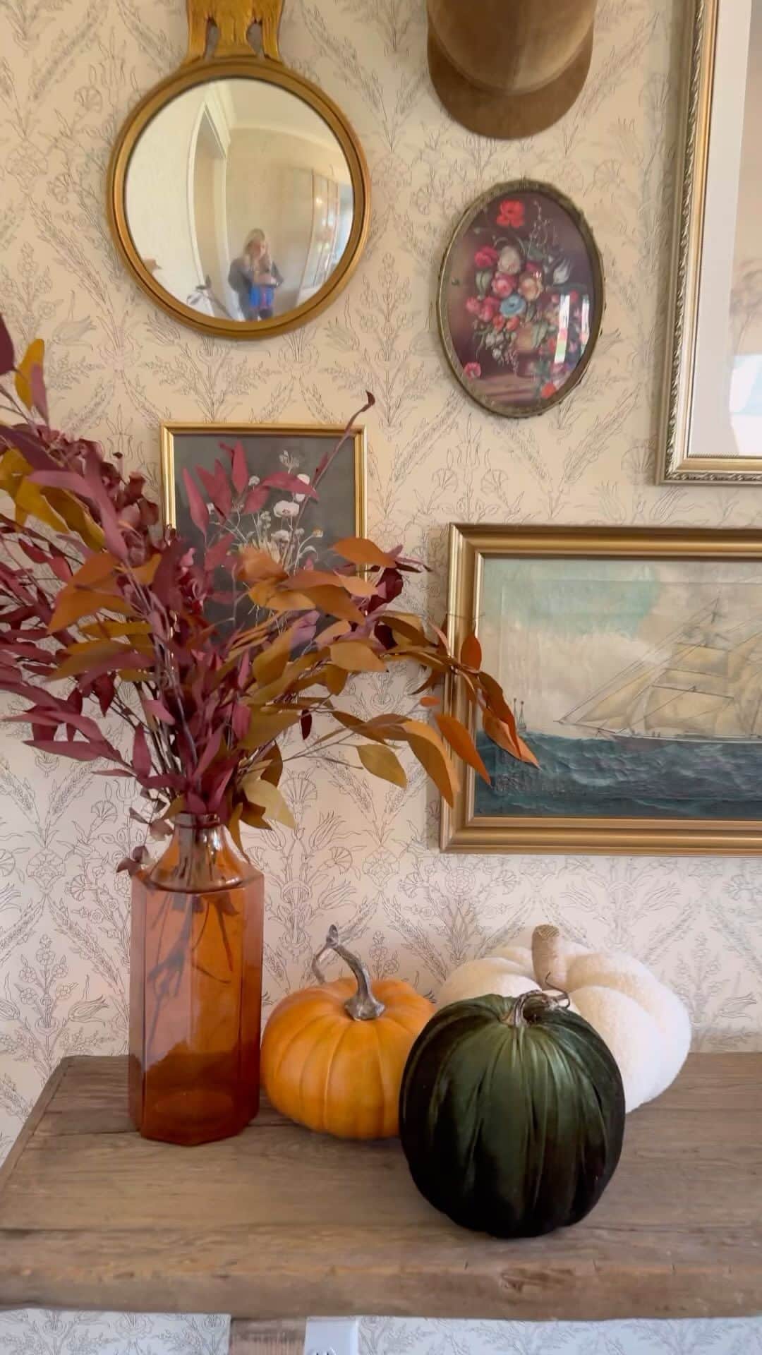 カリ・ジョブのインスタグラム：「Had the sweetest Thanksgiving with our band. Grateful for their families and all that God did while we were in Europe 🙌🏼😍」