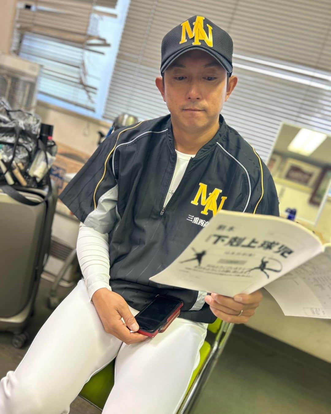 川﨑宗則のインスタグラム：「日曜日劇場下剋上球児⚾️出演しました！鈴木亮平さん黒木華さん、演者さん達、スタッフの皆様、素晴らしい空気感で楽しくやれました！ありがとうございました😊セリフも何回か、間違えて😅しまいましたが、野球と同じで、仲間がカバーしてくれました🥹みんな、下剋上球児を是非また見てね👀チェチェチェチェスト！ #日曜劇場 #下剋上球児 #tbs  #鈴木亮平 さん #川﨑宗則 #川崎宗則 #munenorikawasaki」