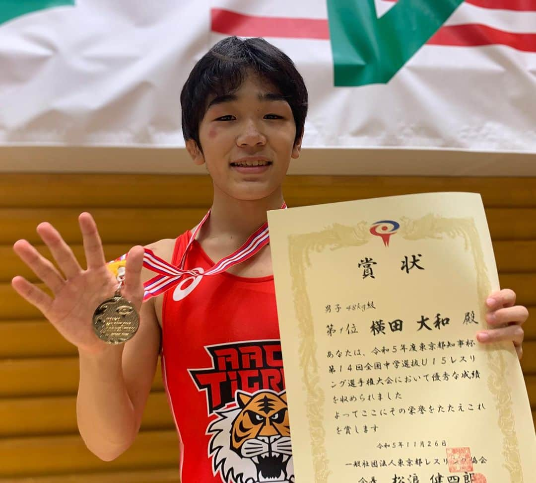 阿部裕幸のインスタグラム：「全国中学生選抜レスリング選手権 AACCから3名 1名優勝🏅 3連覇達成🏆おめでとう㊗️  3年生は最後の全国大会でした。高校いっても自分の道を信じてしっかり頑張れよ😊🤙🏼 2年生は悔いのないよう後1年走り抜けよう‼️  All Japan Jr High School Wrestling Championships, we got 1 gold. Thank you for support everyone!  #aacc #aacckids #aacckidswrestling #aaccキッズ #aaccキッズレスリング #kidswrestling #オリンピックレスリングの動きを取り入れた運動体操教室  #ココロとカラダを強くする #習い事ならaacc #レスリングやるならaacc #team #仲間 #全国中学生選抜レスリング選手権大会」