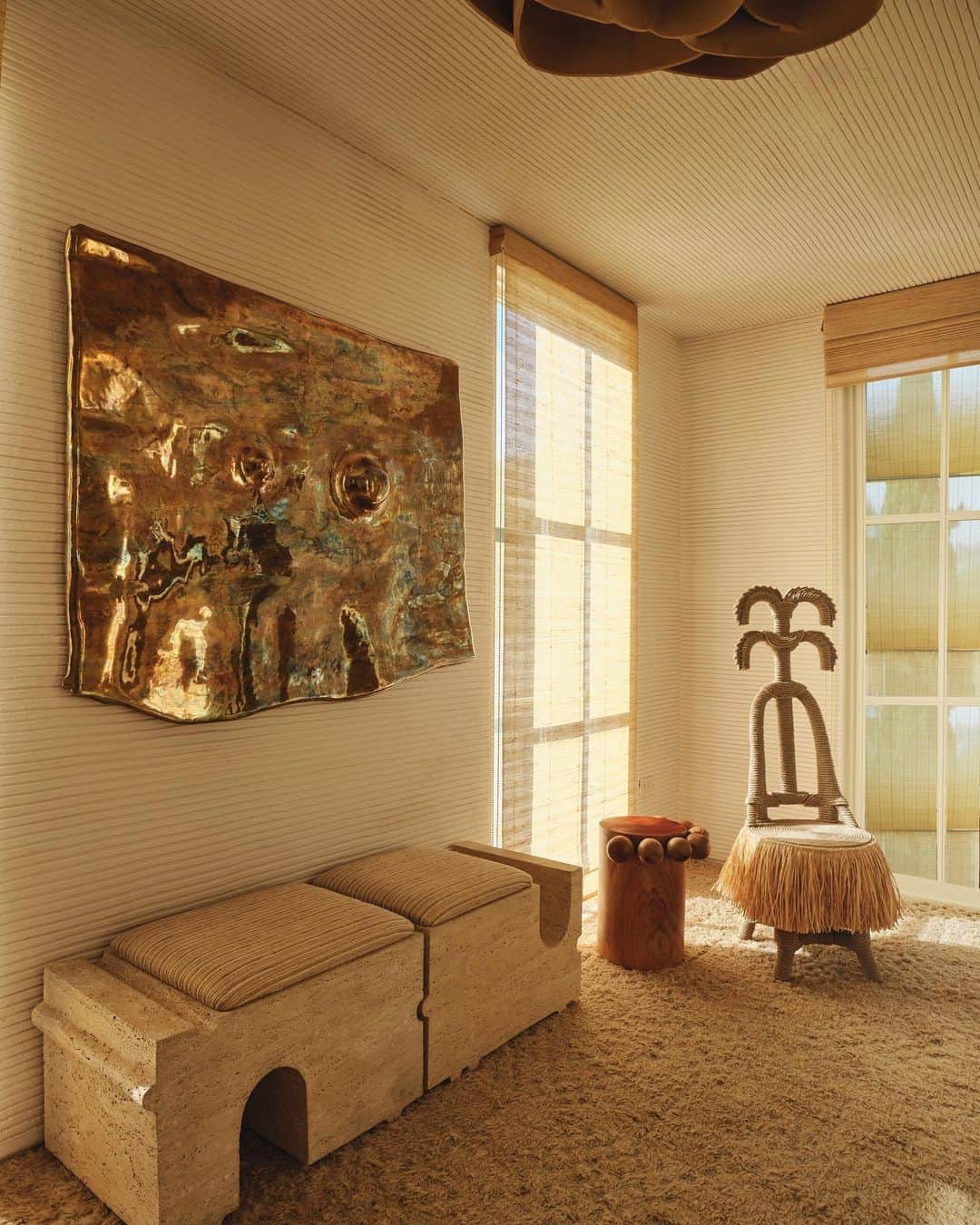 ケリーウェアスラーのインスタグラム：「CRAFT WORK A chic and spacious dressing room for Ulla Johnson in Los Angeles. A dialogue between contemporary commissions alongside curated unique and rare vintage works. The talented Olivia Cognet crafted a commissioned ceramic fixture that shares the space with a striking Caleb Woodard console. Above the Hume Modular Bench in travertine from my collection hangs a bronze work by the artist Alma Allen. An idiosyncratic chair by Christian Astuguevieille, a vintage sconce by Gunnar Asplund, and a side table by Daniel Orozco contribute to the room's curated LA charm. XK」
