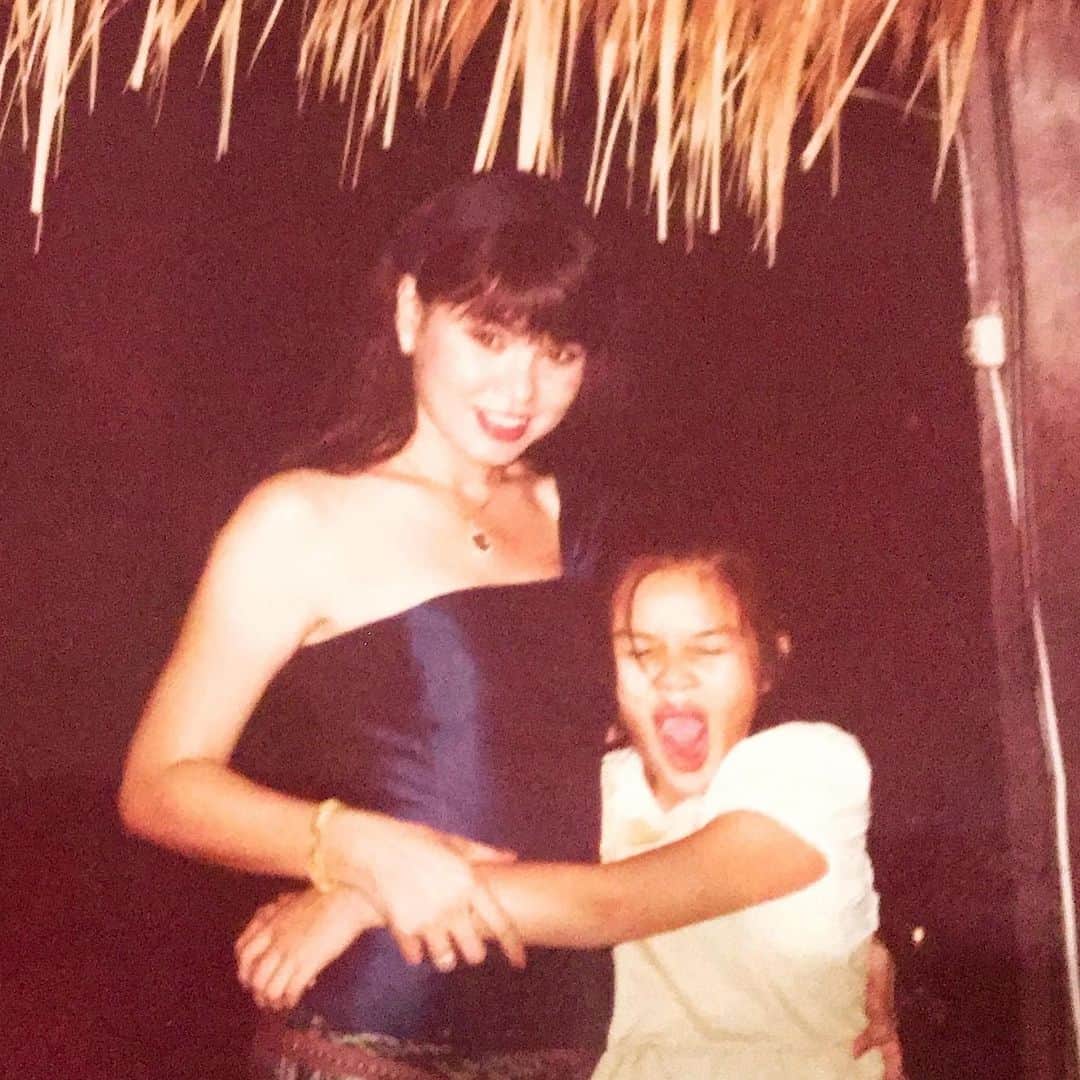 ラター・ポーガームのインスタグラム：「เป็นเด็กชอบเทศกาลสุดๆ #สวัสดีวันลอยกระทง」