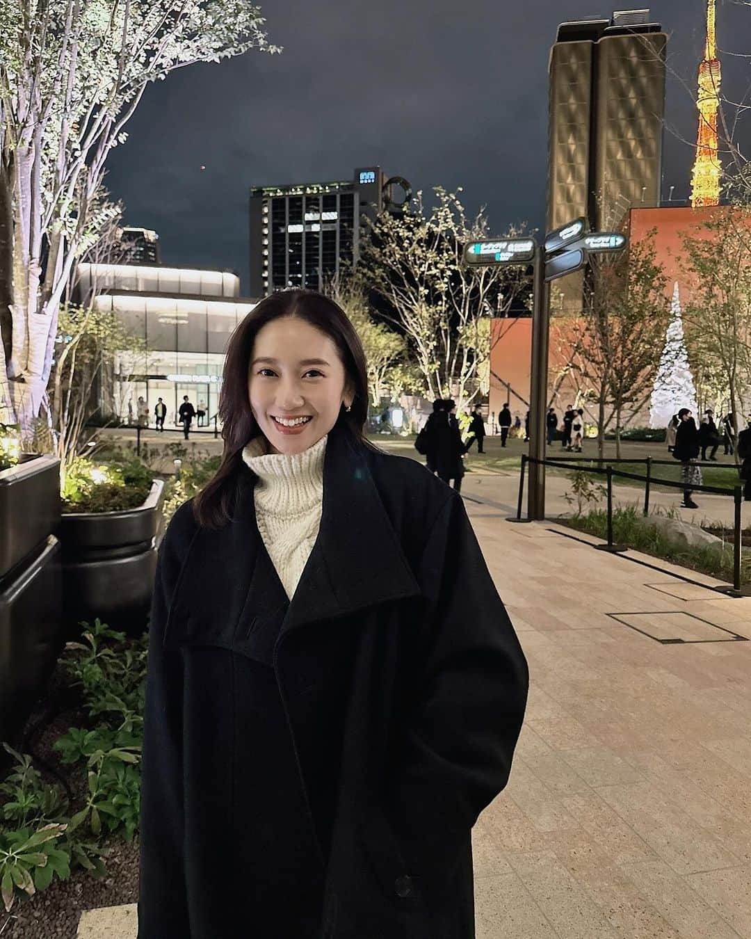 中村望美さんのインスタグラム写真 - (中村望美Instagram)「休日の話🤍(麻布台ヒルズ、私服、美容) ㅤㅤㅤㅤㅤㅤㅤㅤㅤㅤㅤㅤㅤ ㅤㅤㅤㅤㅤㅤㅤㅤㅤㅤㅤㅤㅤ 新しくできた麻布台ヒルズを散策🗼 まだできてないところあってまた来年遊びに行きたい🥹🩷 とにかく綺麗で広かった🥹🥹 ㅤㅤㅤㅤㅤㅤㅤㅤㅤㅤㅤㅤㅤ ㅤㅤㅤㅤㅤㅤㅤㅤㅤㅤㅤㅤㅤ ヘアチェンはいつもの @yasuyoshi26 🫶 今回はちょっと赤み足したくてラベンダーローズな色にしてもらいました😌✨ 今度はまたしっかり目に入れたい気持ち☺️ ㅤㅤㅤㅤㅤㅤㅤㅤㅤㅤㅤㅤㅤ ㅤㅤㅤㅤㅤㅤㅤㅤㅤㅤㅤㅤㅤ #rienda #moussy #azabudaihills #tokyotower #麻布台ヒルズ #きれいめコーデ #デートコーデ #お出かけコーデ #女子会コーデ #ミディアムヘアー #ラベンダーカラー」11月27日 9時34分 - nozomi_n0316