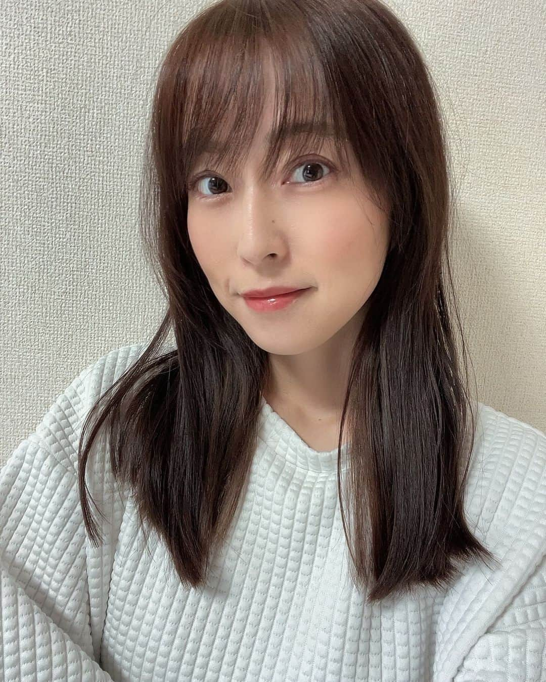 薄井しお里さんのインスタグラム写真 - (薄井しお里Instagram)「ジャパンカップ🏇 今週は歴史的瞬間を見た気がします。イクイノックスの圧倒的な強さにはもはや気持ちよさを感じますね😌 それでも、もしかしたらリバティアイランドが！もしかしてドウデュースが！とワクワクしてレースを迎えられるこの期待のどきどきは愛おしいです。 パンサラッサもかなり粘りました！ 全ての馬が無事にゴールできたことと、多くの方と共に感動を分かち合える競馬に出会えて心底嬉しいです。  競馬が当たっても当たらなくても楽しいと思えるのもこれまた愛おしい。今週は当てましたけどね笑 みなさんはいかがでしたか？ #競馬振り返り　#放送後記　#UMAJO #馬トク　#スポーツ報知　#かわいいちょうだい」11月27日 9時35分 - shiori.uuu