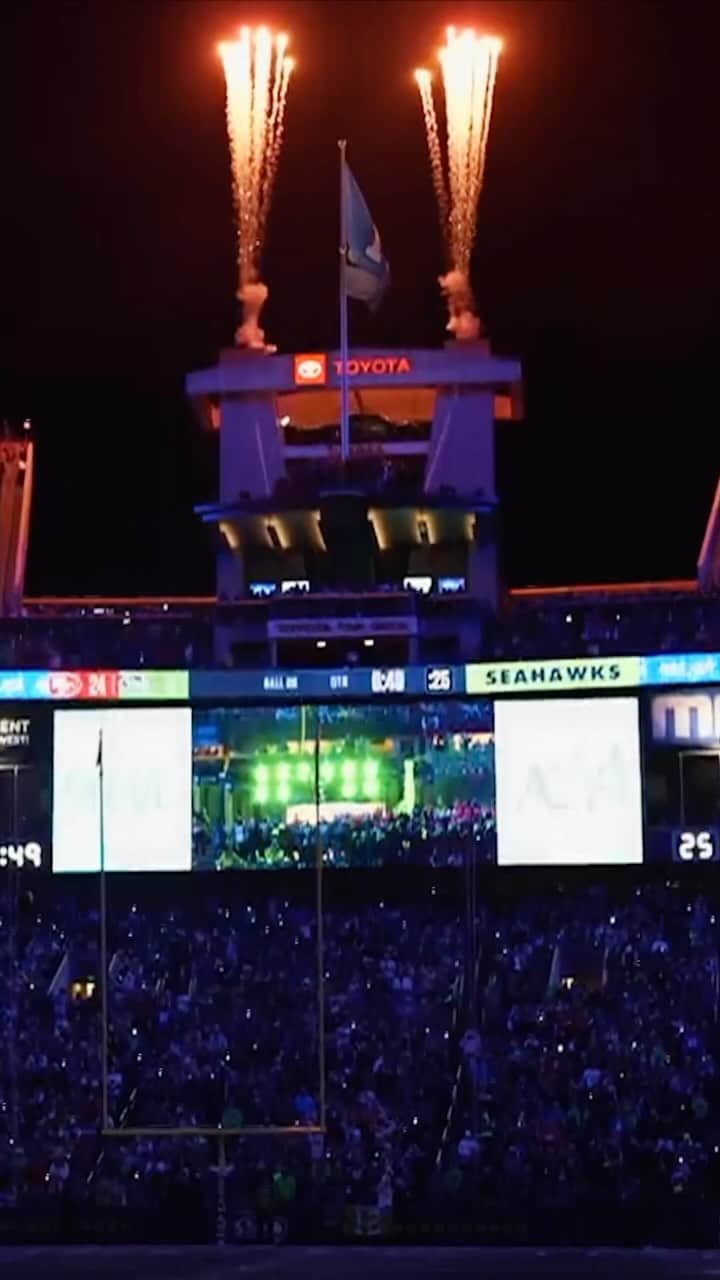 スティーヴ・アオキのインスタグラム：「Ending the holiday weekend with one last look back to our @steveaoki halftime performance presented by @tmobile 💓」