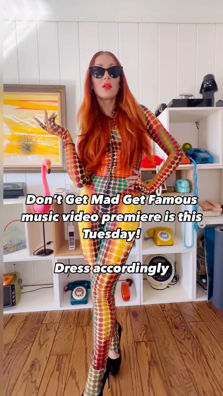 ボニー・マッキーのインスタグラム：「We gonna live stream this Tuesday so yall can yell at me about how the song is too short 😅 jk love y’all! #dontgetmadgetfamous」