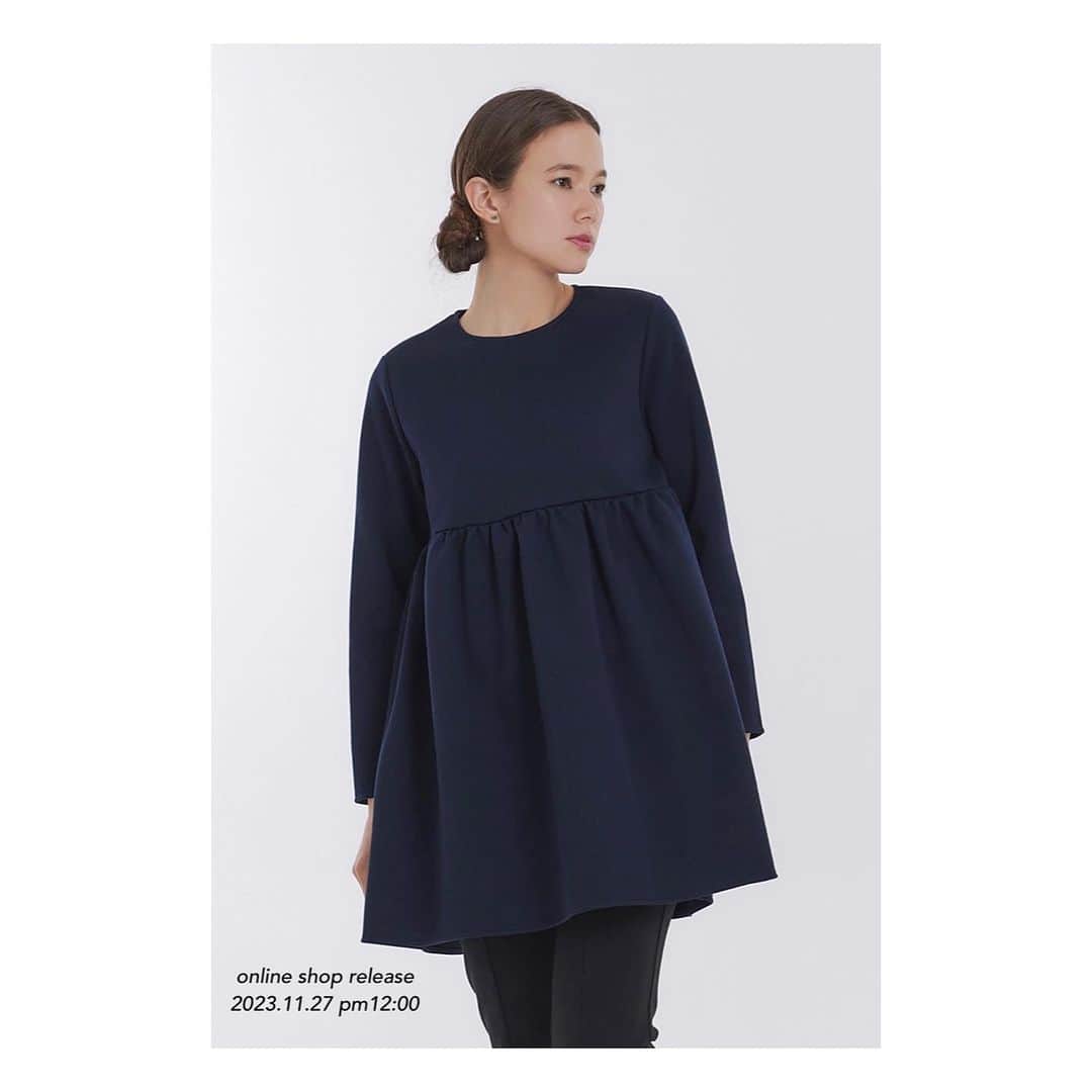 yoriのインスタグラム：「*online shop release*  本日11/27 pm12:00〜 spot商品&完売商品の新色・再入荷致します！  詳細は商品ページをご覧ください。  #ダンボールティアードパーカー #裏毛ヘムフリルプルオーバー #チャンキーヘムラウンドTee #ダンボールニットチュニック #バックギャザー撥水パーカー  #yori_japan」