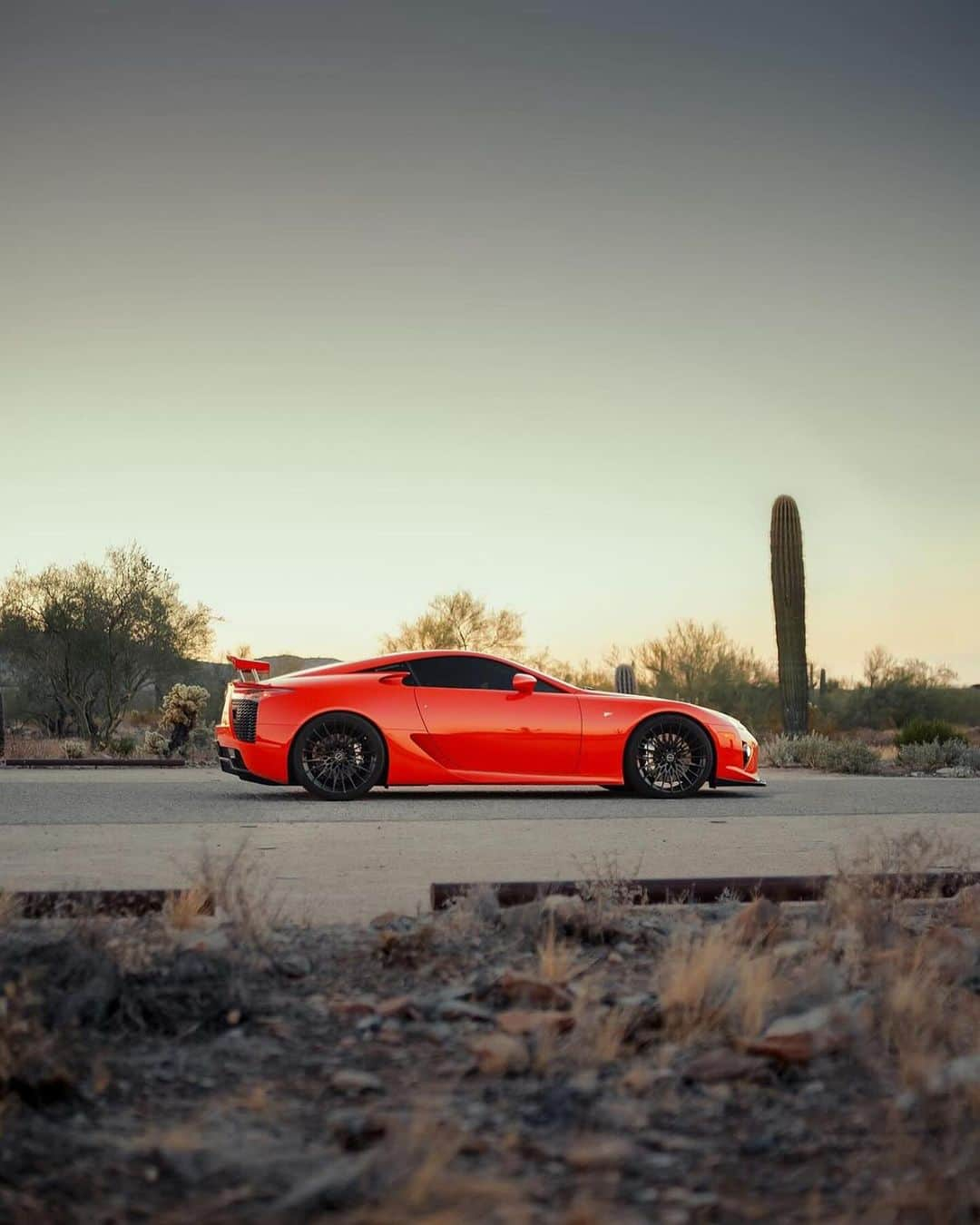 CARLiFESTYLEさんのインスタグラム写真 - (CARLiFESTYLEInstagram)「Lexus LFA on @brixtonforged wheels. Photo by @krc.auto #carlifestyle #lfa #lexuslfa」11月27日 9時48分 - carlifestyle