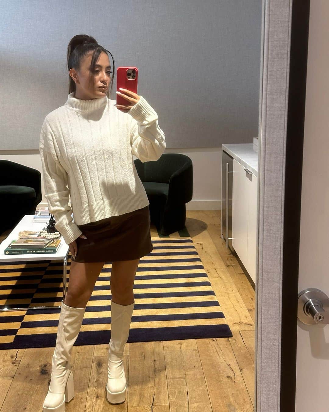 アリー・ブルックのインスタグラム：「🤍✨」
