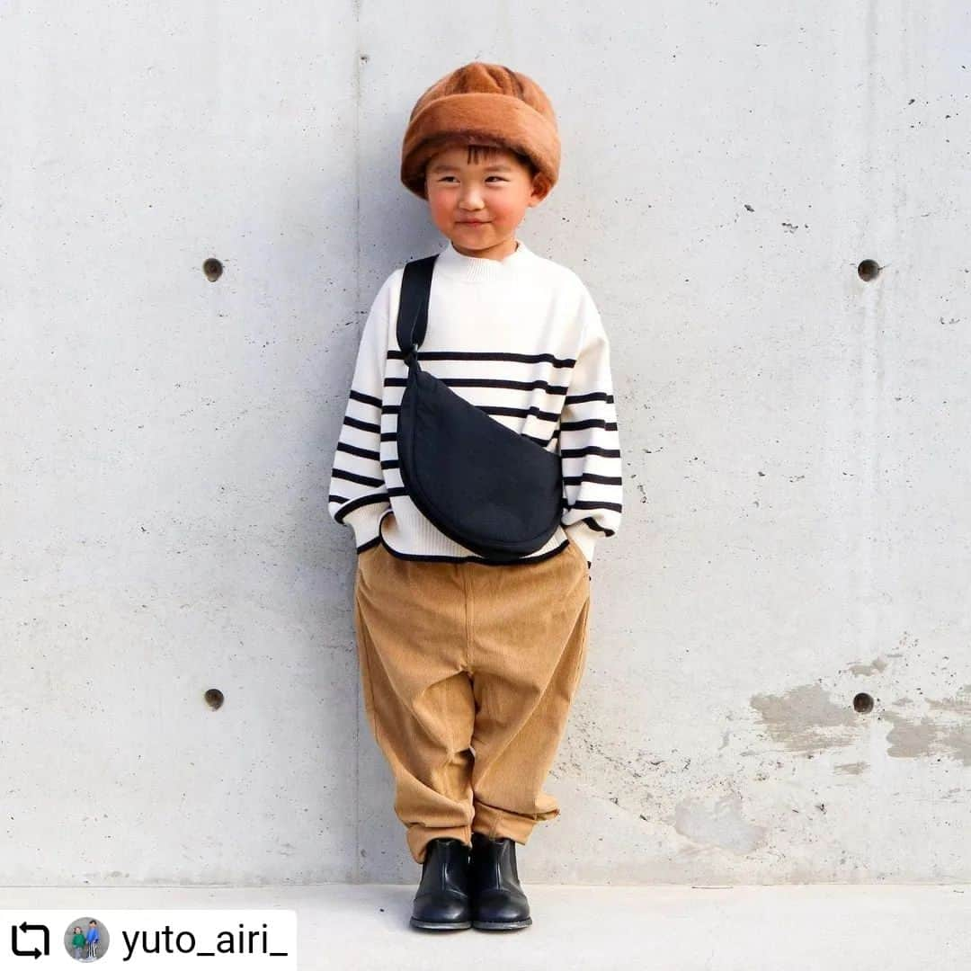 ikkaさんのインスタグラム写真 - (ikkaInstagram)「@yuto_airi_ さん🍀 素敵な投稿ありがとうございます🤗  #Repost @yuto_airi_ with @let.repost  • • • • • • #コーデ記録   @ikka_official   冬にピッタリなニットとコーデュロイパンツを着用させていただきました。  モックネックのボーダーニット🧶はゆるっとシルエットがとっても可愛い🥹🤍  生地も柔らかいので、本人とっても気に入っていました🤭💕  しかも洗濯機で洗えるのもいいですよね✨←ここ重要‼︎  男の子でも女の子でも着れる可愛いニットです🧶 　  神シルエットなテーパードパンツは冬仕様のコーデュロイversion🤍 生地の柔らかさと履きやすさは変わらず、あったかデザインになっています。  冬のコーデュロイパンツをお探しの方、オススメですよ😊  #pr   ✎𓈒𓂂𓏸⧉ クリーミーボーダーニットプルオーバー 　　　size 120〜160   color オフホワイト/ブラック 　　　▹108㎝/グリーン/130size着用  ✎𓈒𓂂𓏸⧉ コールテーパードパンツ 　　　size 120〜160   color チャコールグレー/キャメル 　　　▹108㎝/キャメル/120size着用  #5歳 #wear更新 #stylehint更新 #wearkids #stylehinterkids #男の子コーデ #キッズコーデ #キッズコーデ男の子 #kidsfashion #むすこーで #むすこふく #ikka #ママライフカメラ #cruzキッズ #おしゃれさんと繋がりたい」11月27日 9時50分 - ikka_official