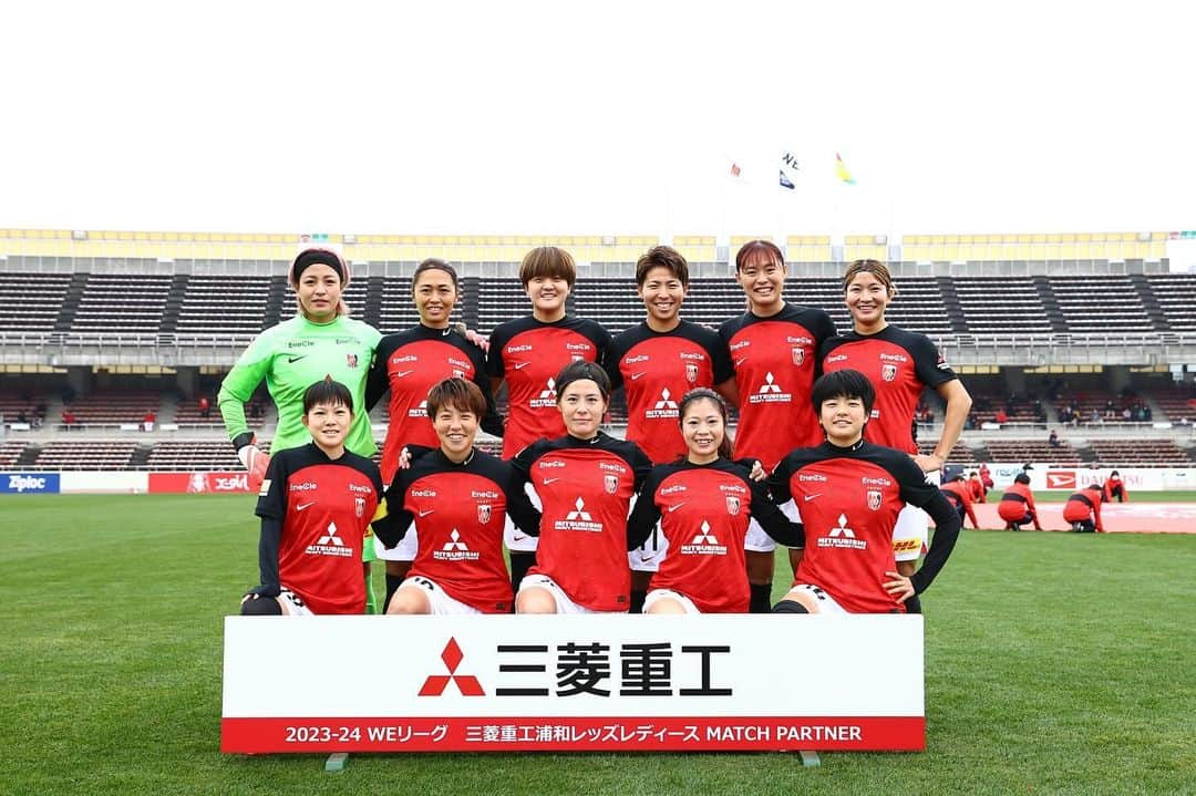 池田咲紀子のインスタグラム：「vs千葉　　○2-0  清家、ゆいぴーほんとにナイッシューー！！！🥅⚽️  たくさんの応援本当にありがとうございました！！！！！ 本当に皆さんの後押しが、 最後まで走り切ること、最後まで諦めず点を取ること、最後まで身体を張って守り切ることにつながっています。  私自身もクリーンシートで終えられてひとまずホッとしています☺️。 こういう試合を続けていけるようまた頑張っていきます！  次まで少し空きますがまた応援よろしくお願いします。  #三菱重工浦和レッズレディース  #weリーグ #池田咲紀子  #寒いじゃない暑いが合言葉 #それで言うなら私が１番暑い笑 #試合中は本当に寒くなかったよ」