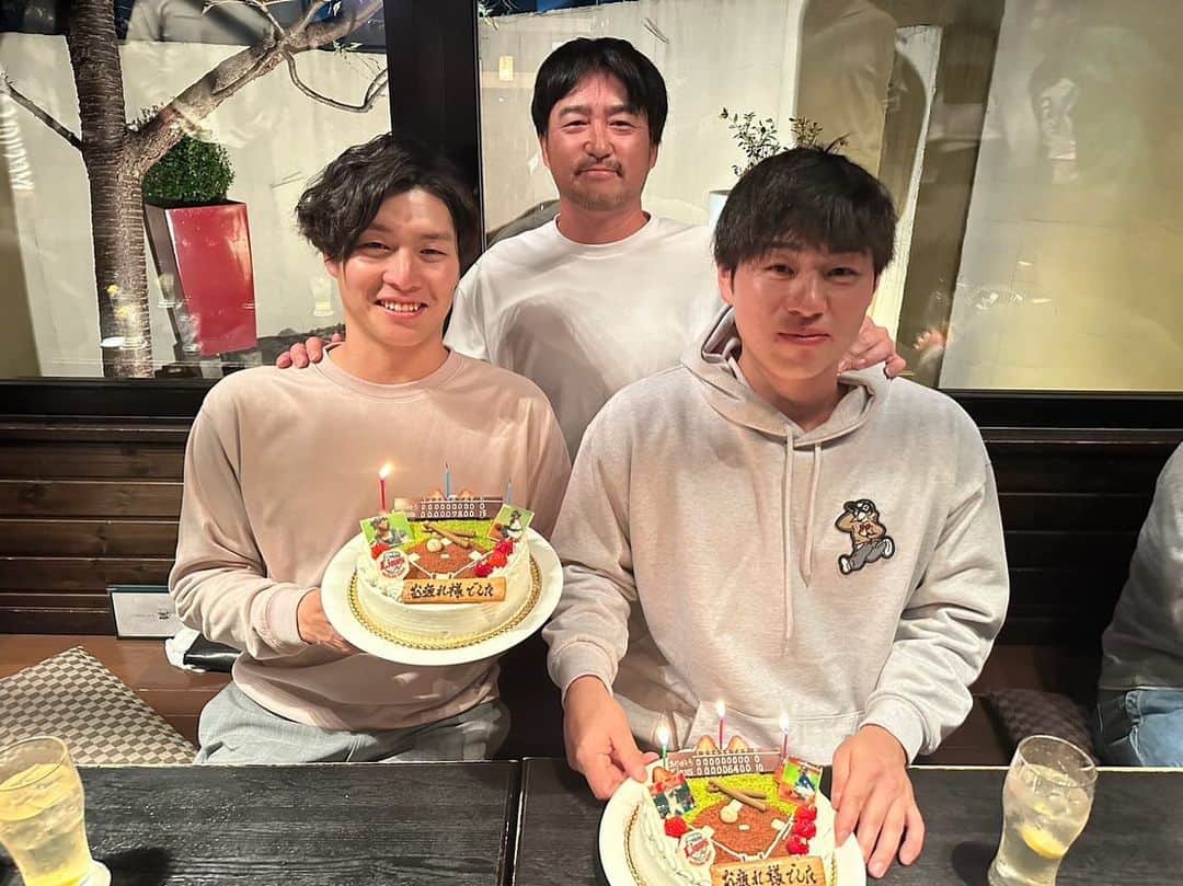 岡田雅利さんのインスタグラム写真 - (岡田雅利Instagram)「⚾️捕手会⚾️ 昨日はファン感楽しんでもらえましたか？？🥹🥹🥹 その後捕手会やりました😍 本当に色々話しすぎて覚えてないです、、、、笑　 是非来年は捕手の力で日本一なれたと言われる様に精進していきます！！ 僕もまず復帰してチームの力になります！！💪💪💪  そして中熊大智、齋藤誠人、ブルペン捕手小川真希本当にお疲れ様でした。 これからも頑張っていきましょ！！  野田海人は未成年なので、先に帰りました、、、笑  #しゃぶしゃぶ観所沢店  #吉岡さんいつもありがとうございます  #是非皆さんもいってください😍」11月27日 9時59分 - okada.2.masatoshi