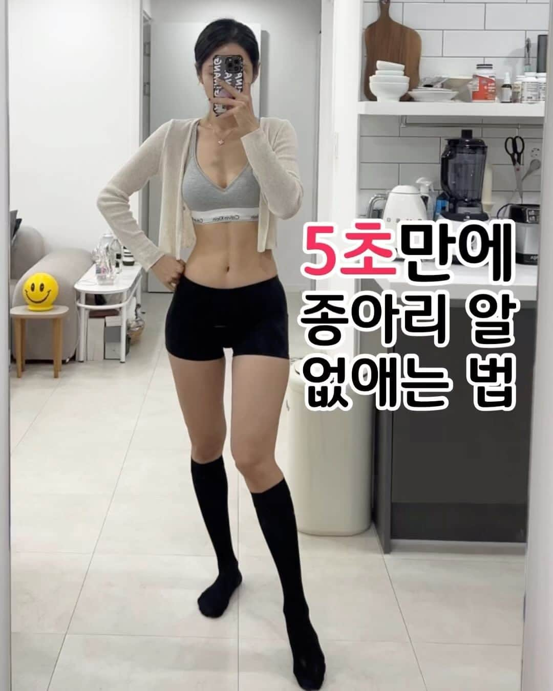 ガン・ヒョンギョンのインスタグラム：「붓기, 종아리알 뿌시는 압스계 에르메스 맥시스 오픈🔥  2박스 이상 선착순 이벤트! 당장 달려가세요🏃🏻‍♀️ - 20명 1박스 추가증정🎁 (주문사이즈와 동일하게 랜덤제품으로 발송됩니다.) - 30명 붓기 시너지템 붓기차 추가증정🍵  ⭕아침 다리, 저녁다리 다르신 분  ⭕예쁜다리 관리를 편하게 하고 싶은 분 ⭕하루 종일 서서,앉아서 일하는 분 ⭕다리 부종이 심하거나 평소 혈앤순환이 안되시는 분 ⭕기존 압스 압박이 느슨해졌거나 교체주기인 4~6개월 지난 분 ⠀ 스타킹처럼 신기만 하면 되는데 하체 순환에 다리라인도 예뻐진다면 의료기기 인증 받은 ‘맥시스’ 하셔요!  무조건 꽉 조이기만하는 스타킹?? 아니죠🙅🏻‍♀️ 발목부터(100%)➟종아리(70%)➟허벅지(50%)까지 압력이 약해지는 ✔️단계적 압박으로 제작되어 일반 압스와는 달라요! (정말 다릅니다. 수년간 수십개 브랜드 테스트해온 전 알아요.  아마 압스를 달고사시는 분들도 바로 느끼실 거예요!😤)  👉바니 추천 - 4계절템 : 무릎형  - 겨울강추 : 팬티형  - 허벅지가 가장 고민 : 허벅지형  ✔ 의료기기의 명가 독일 MEDI의 자회사 MAXIS 에서 생산 ✔ 기존 압박스타킹과 다른 우수한 통기성 ✔ 1~8까지 사이즈 다양화 ✔ 손상이 가기 쉬운 발가락부분 이중스티치 마감  ✅구매 전 4가지 체크 포인트 ▪옵션 / 컬러 / 오픈형,닫힘형 우뮤 / 사이즈 ⠀  📆11/27(월) 오전 10시 - 11/29 (수)  🚚오픈 첫날 오전 11시 이전 주문건 당일출고  (11/28-29 오전 10시 반 당일출고) 💛5만원 이상 무료배송 ⠀ *착용후엔 교환 반품이 여려우니 구매 전 사이즈 필수 체크 후 신중한 구매 부탁드려요🙏🏻 ⠀ 🐰구매는 @babebani 프로필 링크 GO! (세탁방법 및 사이즈 추천을 위해 꼬옥 프로필 링크 참고해주세요)」