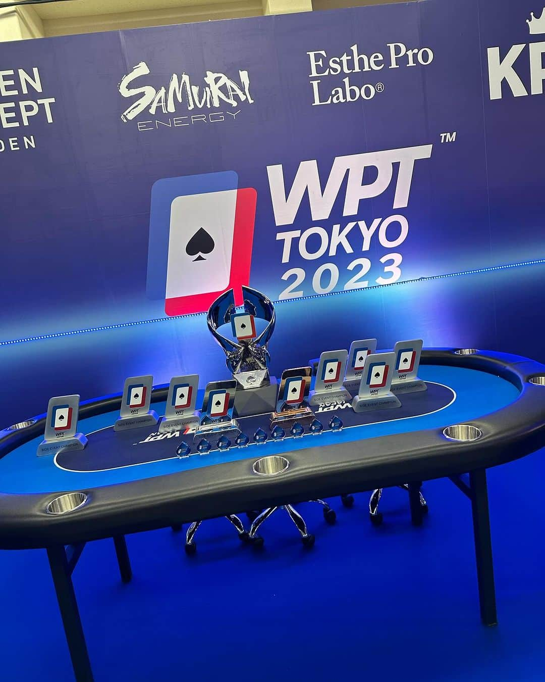 美沙さんのインスタグラム写真 - (美沙Instagram)「WPT TOKYO 2023🏆 メインday1は福岡で飛んだので、 25.26日の二日間だけ参戦🃏  3つでてノーインマネ😩 チーンてなりすぎた🫠 なかなかインマネせんのが当たり前なんやろうけどみんな落ち込まんと？😇 どんなメンタルしとるんやろ？😇  ミニメインday1アベくらいで通過したからインマネする気満々で、写真撮られると思ってday2は朝からメイクして髪まで巻いて行ったのに🤣ww  今回思ったことは福岡勢強い！！ 東京勢にも仙台勢にも会えてよかった😊 名古屋のお友達もできました💙 (day1丸一日同宅してたので笑)  ポーカーって難しー😓  @wpt_tokyo  #wpttokyo2023  #wpt東京2023   ちゃんと記録しとこっと✏️ ①メイン 1位3000万❣️ 福岡day1 4人通過で17位くらいで飛び🫠  ②ミニメイン¥30,000 1位¥2,500,000✨ day1通過🥳 day2で1時間くらいで飛び🫠 1080エントリーで110位くらいだから初大型大会にしてはまぁ上出来やろ😂👏  ③メガスタック¥15,000 1位¥2,500,000✨ 早めに飛び🫠 フロップAJの2pオールインしたら相手AA🤣ww  ④レディーストナメ¥12,000 1位¥300,000 119エントリーで14位？飛び🫠 いけると思ったからショックすぎた🫠 でもミス多かったな🫠  #poker #ポーカー #ポーカー女子」11月27日 10時10分 - misa0623r