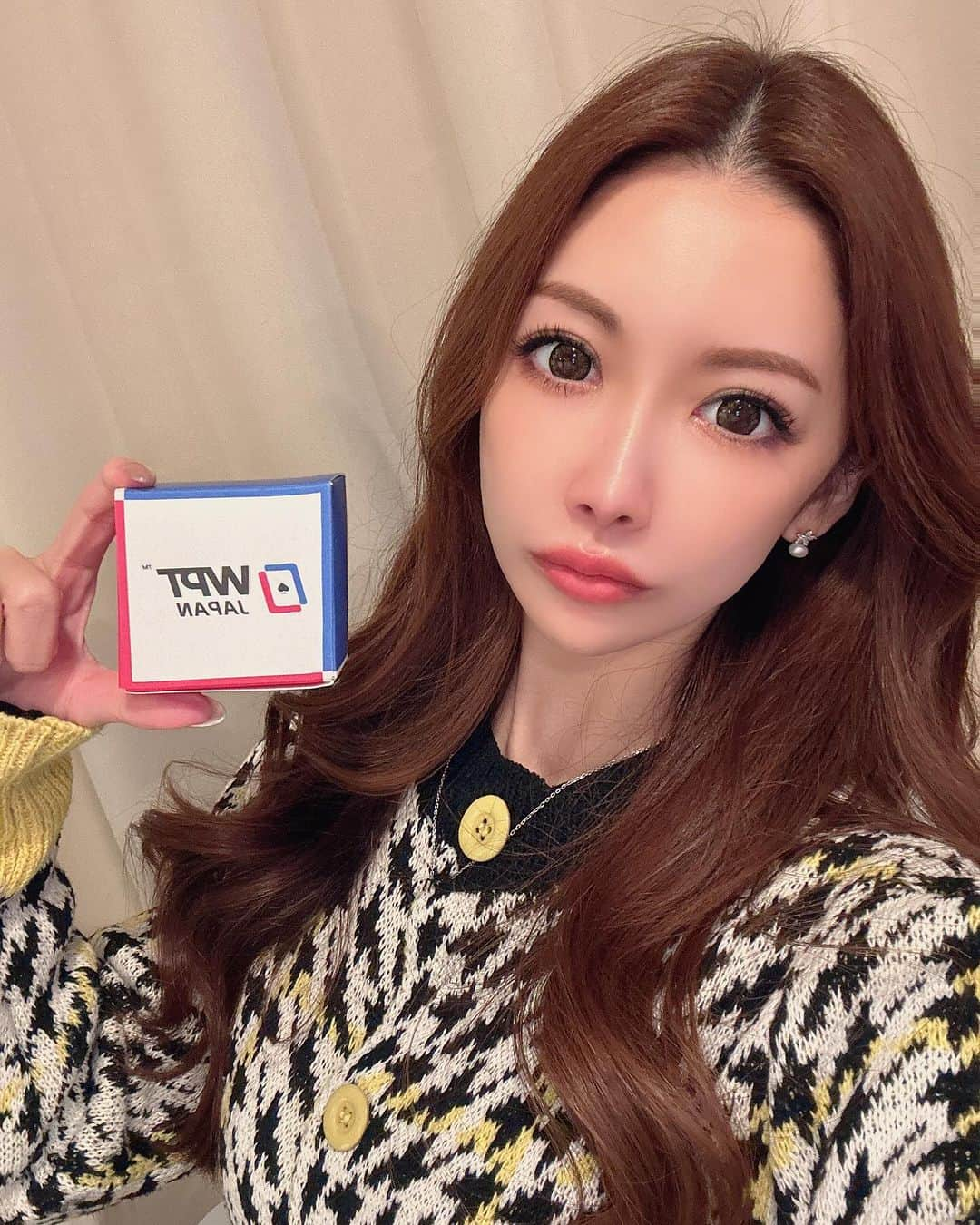 美沙さんのインスタグラム写真 - (美沙Instagram)「WPT TOKYO 2023🏆 メインday1は福岡で飛んだので、 25.26日の二日間だけ参戦🃏  3つでてノーインマネ😩 チーンてなりすぎた🫠 なかなかインマネせんのが当たり前なんやろうけどみんな落ち込まんと？😇 どんなメンタルしとるんやろ？😇  ミニメインday1アベくらいで通過したからインマネする気満々で、写真撮られると思ってday2は朝からメイクして髪まで巻いて行ったのに🤣ww  今回思ったことは福岡勢強い！！ 東京勢にも仙台勢にも会えてよかった😊 名古屋のお友達もできました💙 (day1丸一日同宅してたので笑)  ポーカーって難しー😓  @wpt_tokyo  #wpttokyo2023  #wpt東京2023   ちゃんと記録しとこっと✏️ ①メイン 1位3000万❣️ 福岡day1 4人通過で17位くらいで飛び🫠  ②ミニメイン¥30,000 1位¥2,500,000✨ day1通過🥳 day2で1時間くらいで飛び🫠 1080エントリーで110位くらいだから初大型大会にしてはまぁ上出来やろ😂👏  ③メガスタック¥15,000 1位¥2,500,000✨ 早めに飛び🫠 フロップAJの2pオールインしたら相手AA🤣ww  ④レディーストナメ¥12,000 1位¥300,000 119エントリーで14位？飛び🫠 いけると思ったからショックすぎた🫠 でもミス多かったな🫠  #poker #ポーカー #ポーカー女子」11月27日 10時10分 - misa0623r