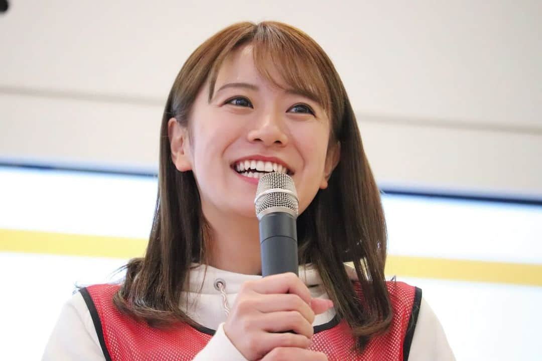 福本愛菜のインスタグラム：「大阪府10歳若返りプロジェクトに参加くださった皆さんありがとうございました☺️✨  写真からも伝わると思うけどヨガ楽しすぎたー🧘‍♀️🩷 しっかり汗かいて気持ちよかったです🫶🏽これはハマりそう🤭✨  定期的に開催されるといいなあ🥰  #ヨガ #ヨガレッスン #yoga #大阪 #10歳若返りプロジェクト #健康 #ららぽーと #EXPO #エキスポシティ #EXPOCITY #🧘‍♀️」