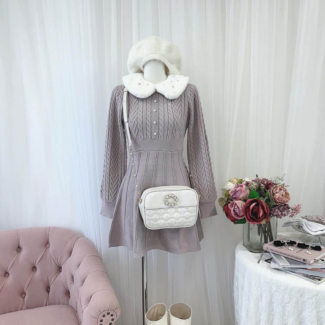 evelynのインスタグラム：「winter collection🐰♥︎ ㅤㅤㅤㅤㅤㅤㅤㅤㅤㅤㅤㅤㅤ Christmas onepiece🎄 #ファー襟ニットOP ¥11,000 【OW/PI/BK】 ㅤㅤㅤㅤㅤㅤㅤㅤㅤㅤㅤㅤㅤ #evelyn #エブリン」