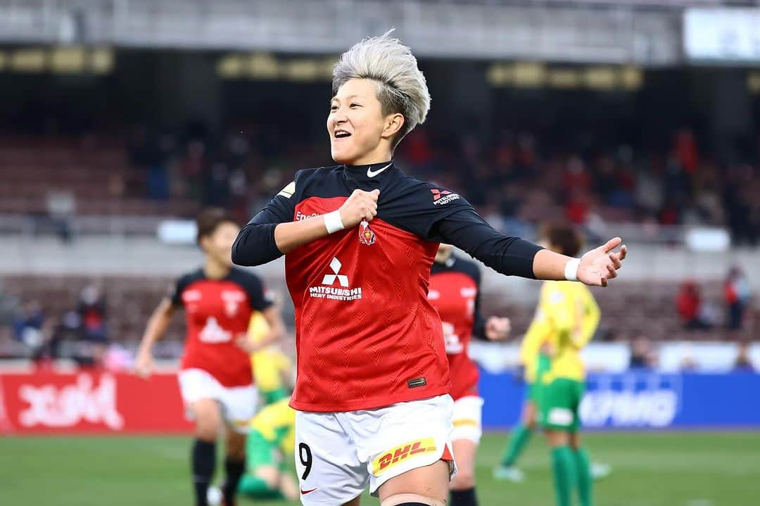 菅澤優衣香のインスタグラム：「WEリーグ・第4節 vs JEFユナイテッド市原・千葉レディース 2-0○  よし！勝ち点3👏🏻👏🏻👏🏻  寒い中でも熱い応援ありがとうございました🙇🏼‍♂️ めっちゃ熱かった❤️‍🔥  みんなナイス👍🏻 少し間あくけどいい準備します👉🏻💥 . . . #三菱重工浦和レッズレディース  #浦和レッズ #urawareds  #9」