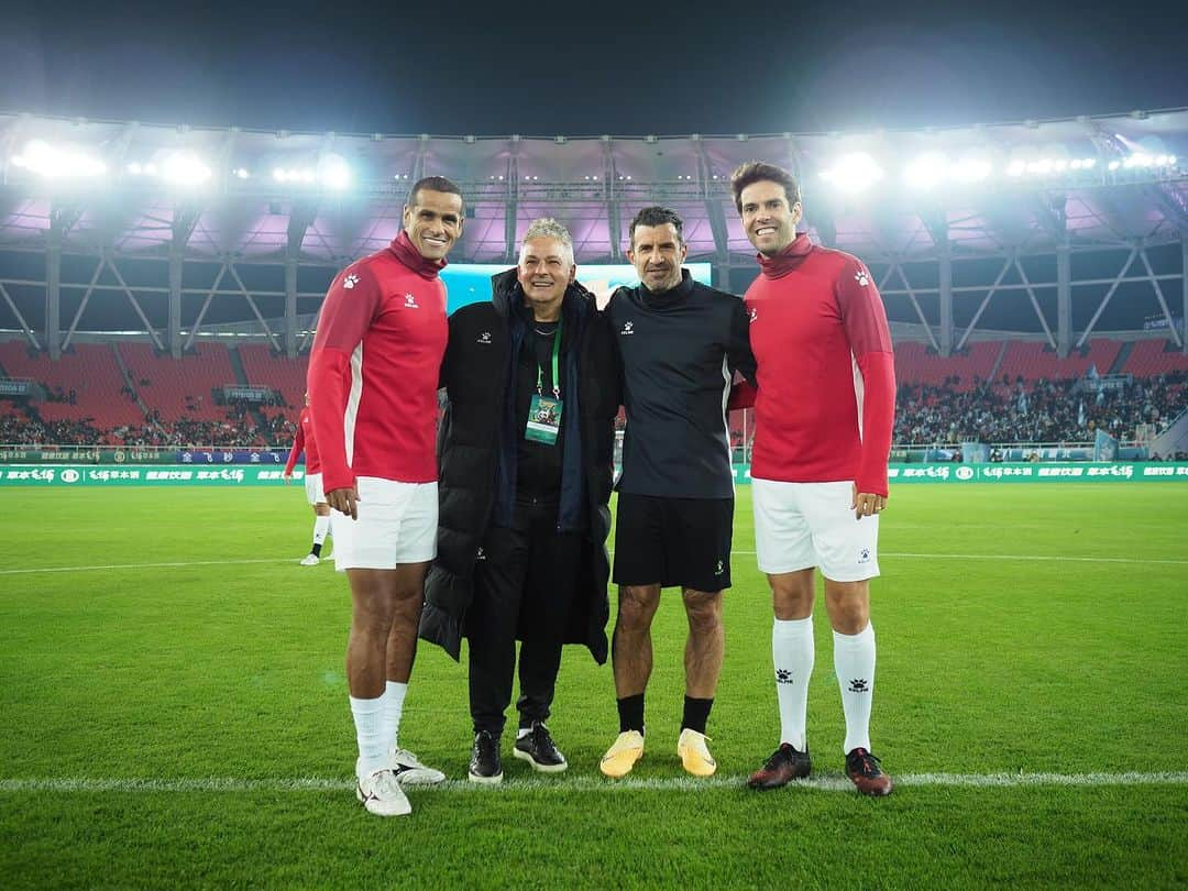 カカさんのインスタグラム写真 - (カカInstagram)「Another wonderful time in China. It is always great to be among great champions of the football world. Share the pitch with friends always gives me a lot of joy. Thank you to the fans for the love, caring and support ⚽️❤️」11月27日 10時32分 - kaka