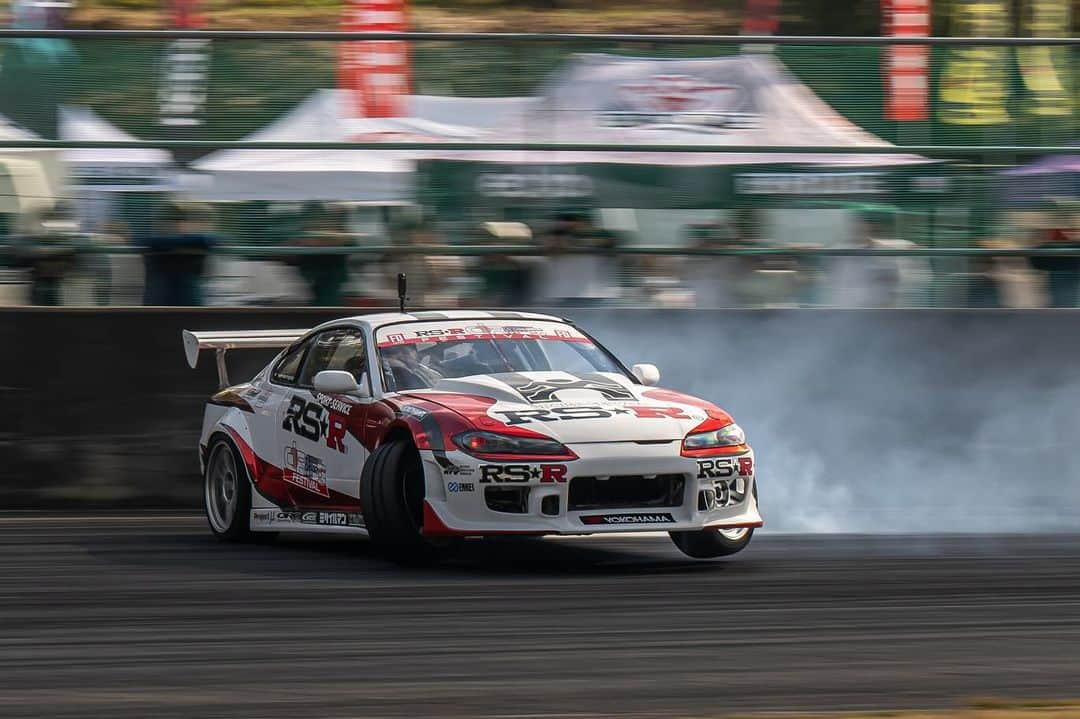 日比野哲也のインスタグラム：「@hibinojyuku 3 wheelin' at @rsrusa @rsrjapan Drift Fest.   #rsrdf23 #formulad #suzukatwincircuit」