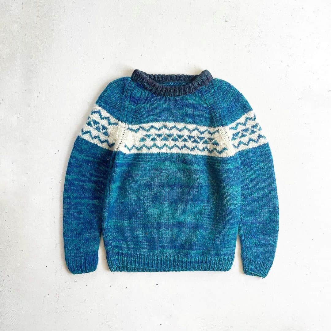 DROP...vintage select shopのインスタグラム：「Vintage marble Blue  Wool Hand knit  色合い最高です。  冬も色物入れていきたい所存です⛄️」