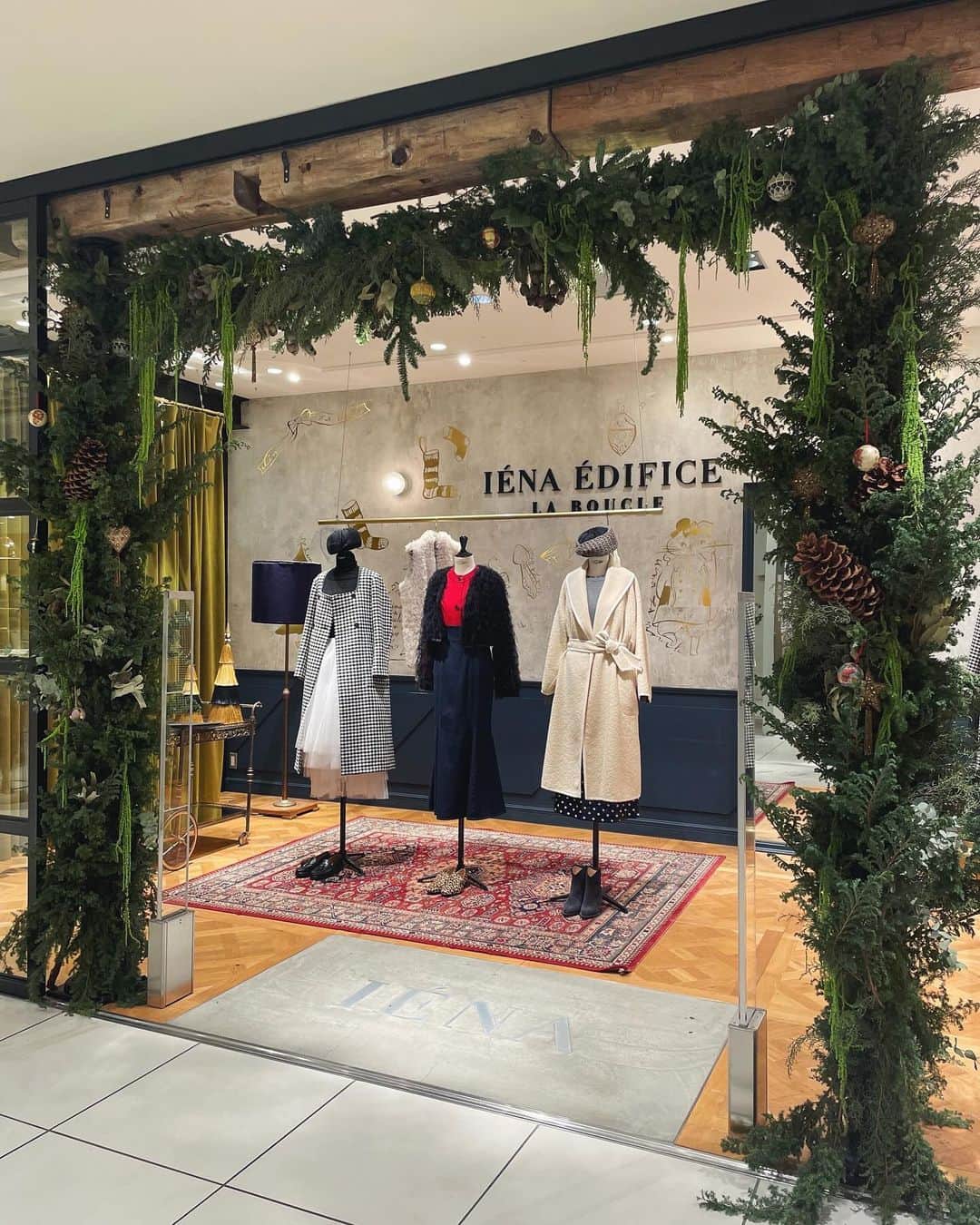 IÉNA LA BOUCLEのインスタグラム：「. ⁡ welcome to 　　🎄la boucle“Holiday!”🎄 ⁡⁡ ⁡ #ienalaboucle#iena#イエナ#イエナラブークル #ienalaboucle_23aw ⁡」