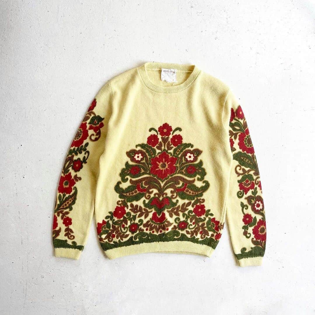 のインスタグラム：「1970s White Stag Psychedelic Flower Print Wool knit 【S】  こんなの見たことない… 70'sの感覚が反映された素晴らしい柄🌼」