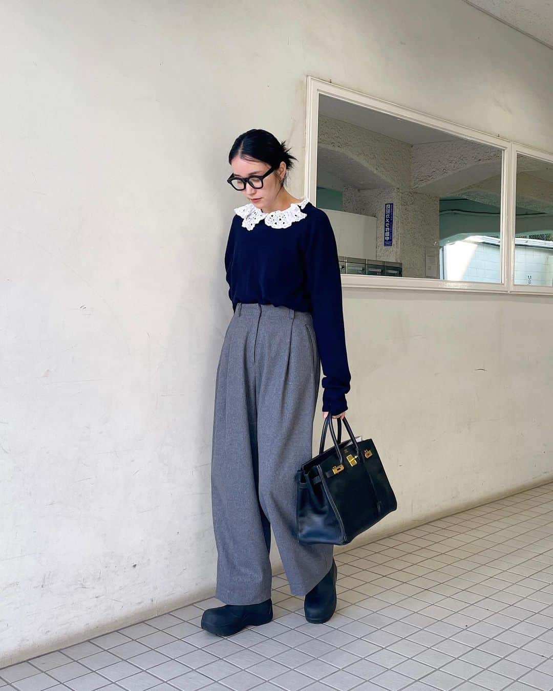 船曳ひろみのインスタグラム：「ウールペインターパンツも 暖かくてはきやすい☺️ ニットは　@maisonmargiela  つけ襟は古着！  #todayful #pi_ootd #mamafashion」