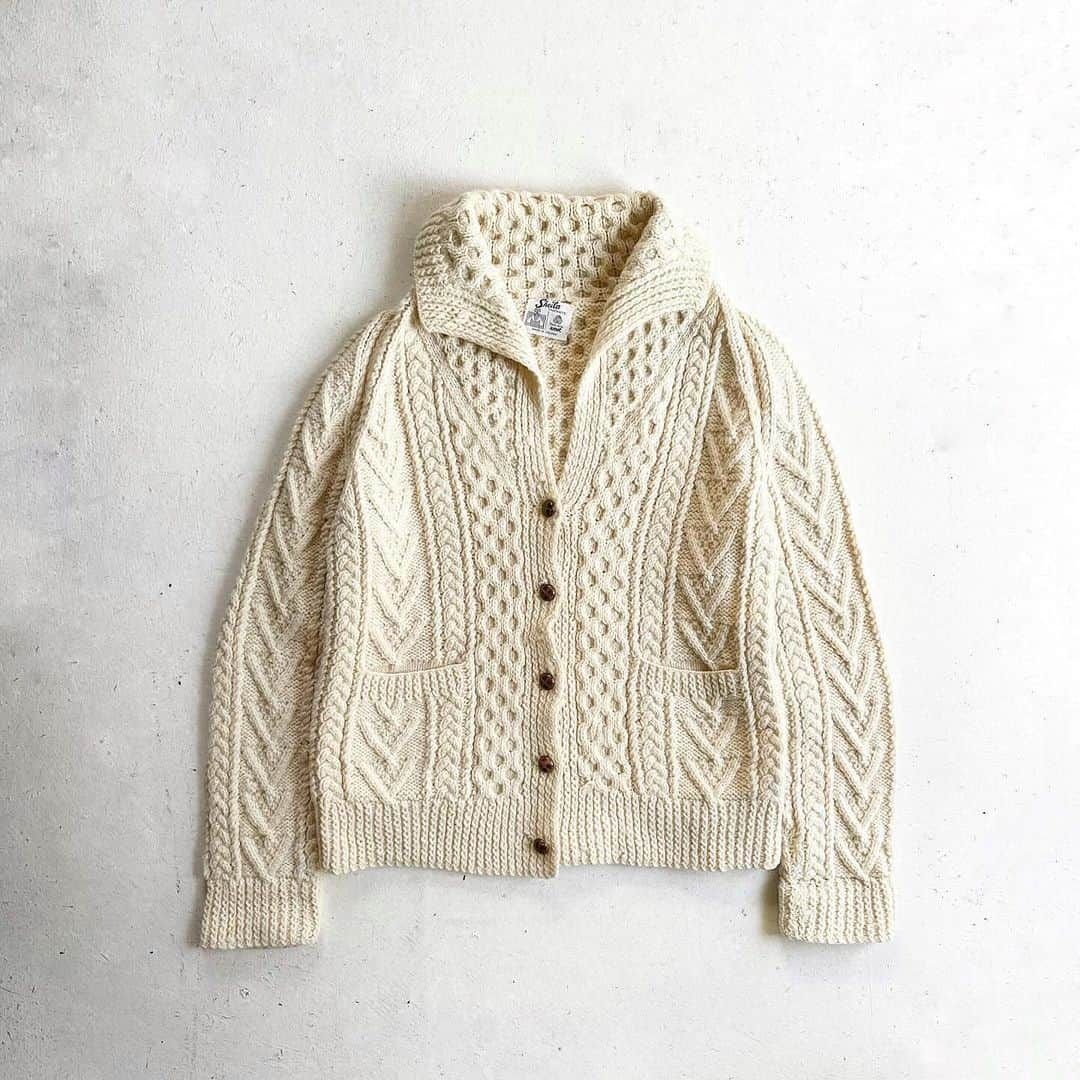 DROP...vintage select shopのインスタグラム：「Vintage Fisherman Knit Cardigan MADE IN IRELAND  ポケット付きの襟付きカーディガン♡」