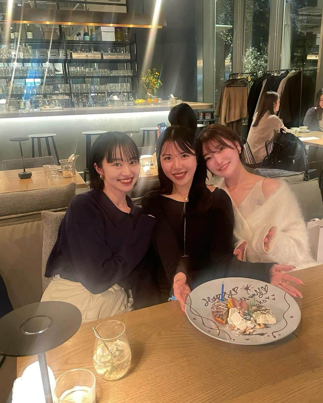 悠木ゆうかさんのインスタグラム写真 - (悠木ゆうかInstagram)「hirokoおめでとう🥂✨  皆がおしゃれな写真撮ってくれたから載せてみる🍴🤍 美味しくておしゃれで居心地も良くて素敵なお店探してくれてありがとう👼🏻 さすがみーほ🤍  楽しかった〜☺︎💭  改めて見返すととてもよく食べていたようです笑🥚」11月27日 10時40分 - yuki_yuuka_6666