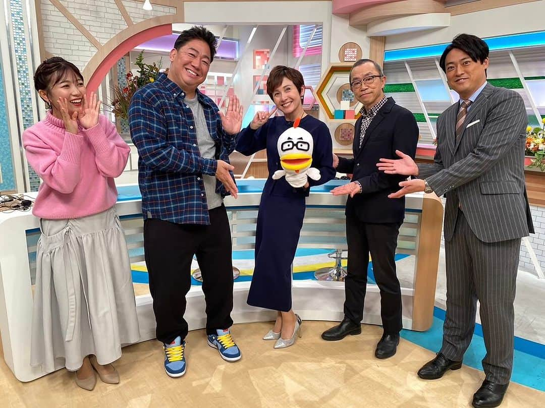 福岡放送「バリはやッ!」さんのインスタグラム写真 - (福岡放送「バリはやッ!」Instagram)「先週はお休みをいただいた 若林ですッ😀  佐賀で温泉に入ったり♨️ 温泉湯豆腐を食べたり🍴  北九州では夜景観賞クルーズ船に 乗ったりして🛳️ 地域の魅力再発見の一人旅を 満喫してきました！  一週間ぶりの生放送は いつもより緊張しましたが🫨  今日からまたよろしく お願い致します！！  #バリはやッ #バリはや#バリはやッzip  #FBS#福岡放送 #若林アナ #若林麻衣子  #おかえりなさい」11月27日 10時46分 - barihaya