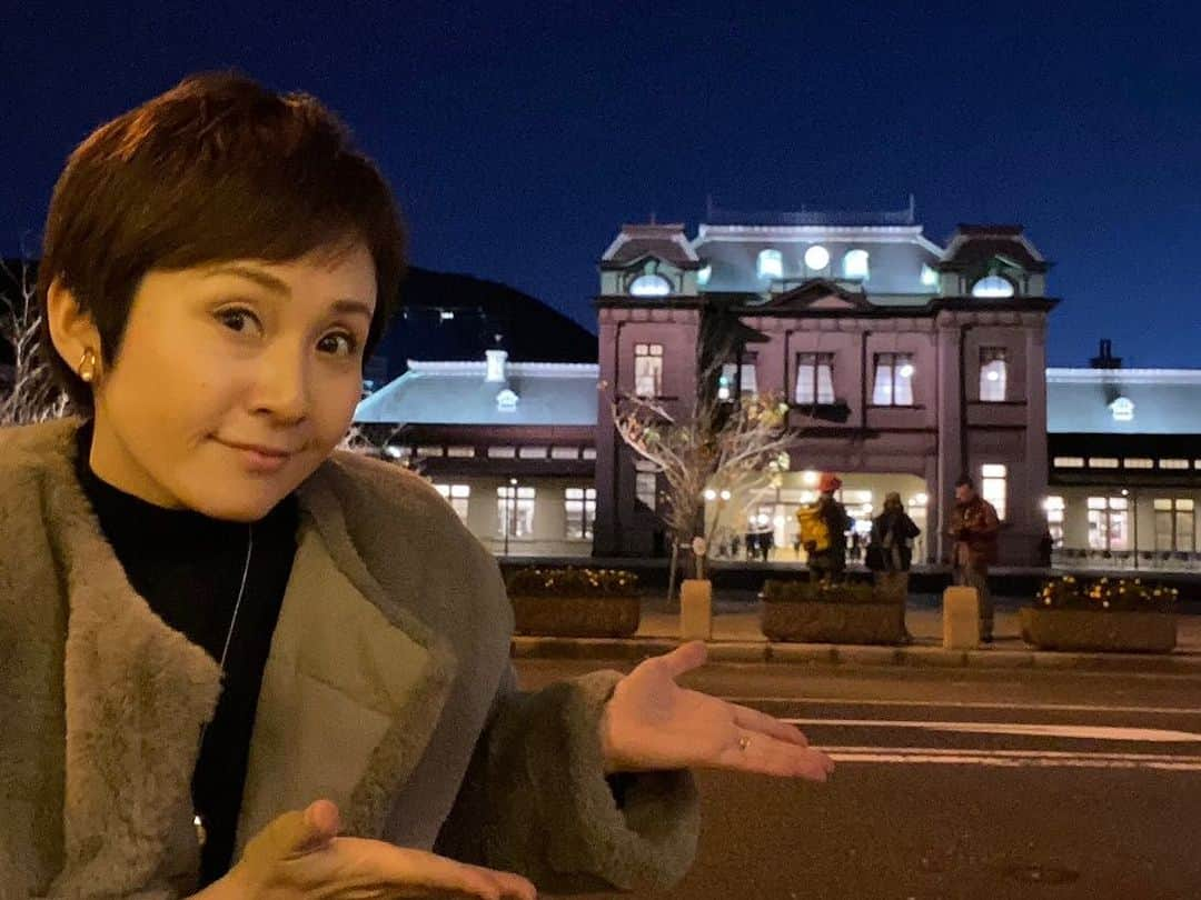 福岡放送「バリはやッ!」さんのインスタグラム写真 - (福岡放送「バリはやッ!」Instagram)「先週はお休みをいただいた 若林ですッ😀  佐賀で温泉に入ったり♨️ 温泉湯豆腐を食べたり🍴  北九州では夜景観賞クルーズ船に 乗ったりして🛳️ 地域の魅力再発見の一人旅を 満喫してきました！  一週間ぶりの生放送は いつもより緊張しましたが🫨  今日からまたよろしく お願い致します！！  #バリはやッ #バリはや#バリはやッzip  #FBS#福岡放送 #若林アナ #若林麻衣子  #おかえりなさい」11月27日 10時46分 - barihaya